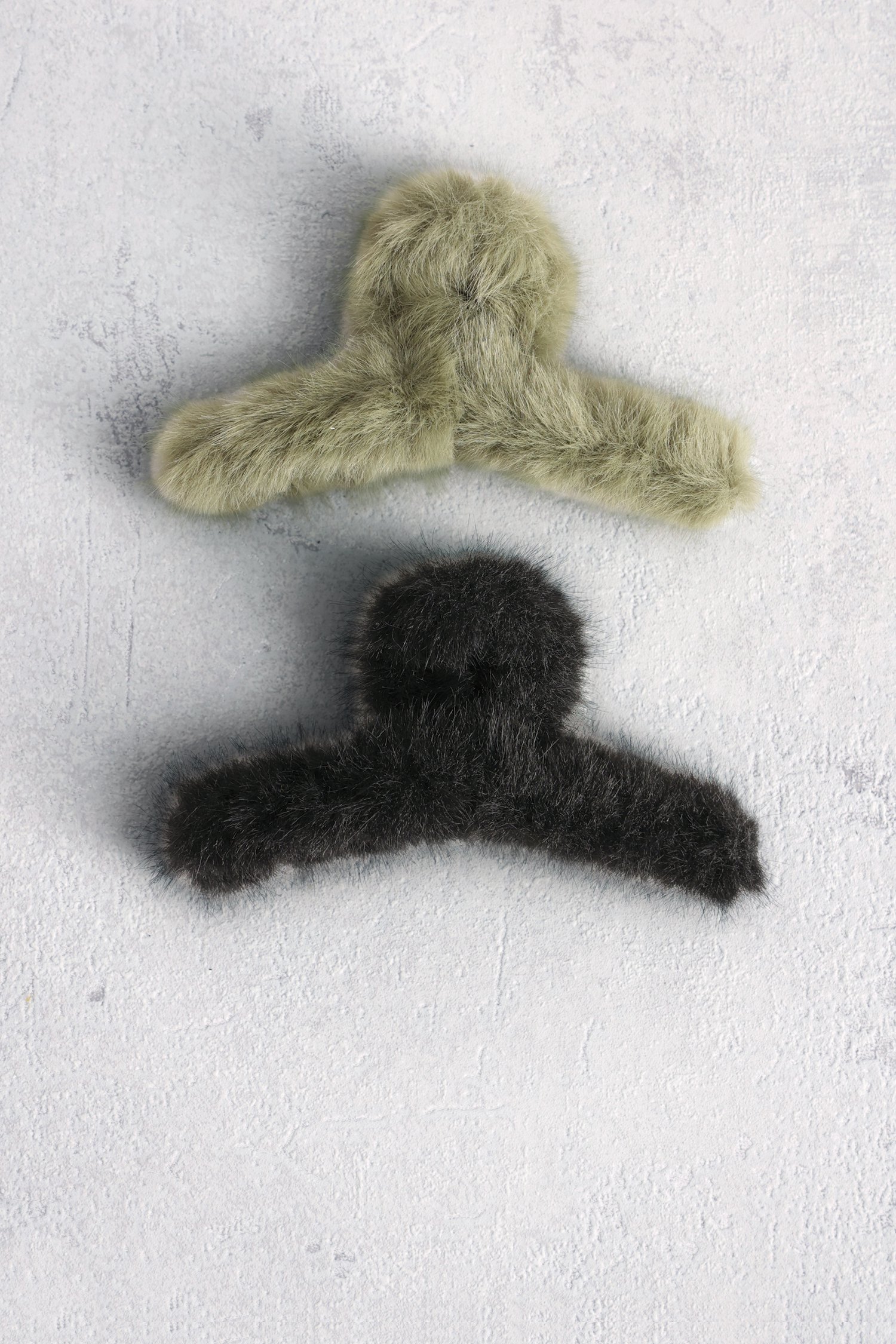 Voorkant van Set van 2 faux fur haarspelden - Groen en zwart door Liberty Island voor Dames