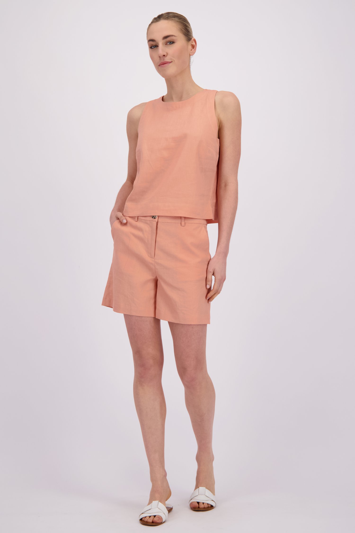 Le devant de Short en lin orange de Liberty Island pour Femmes