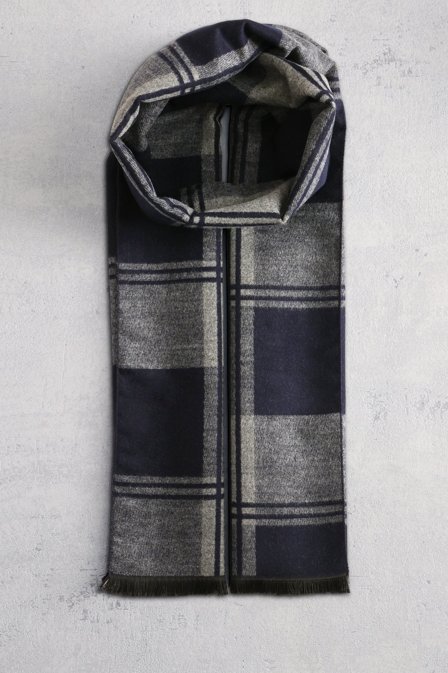 Voorkant van Sjaal met navy-grijs dampatroon door Liberty Island voor Heren