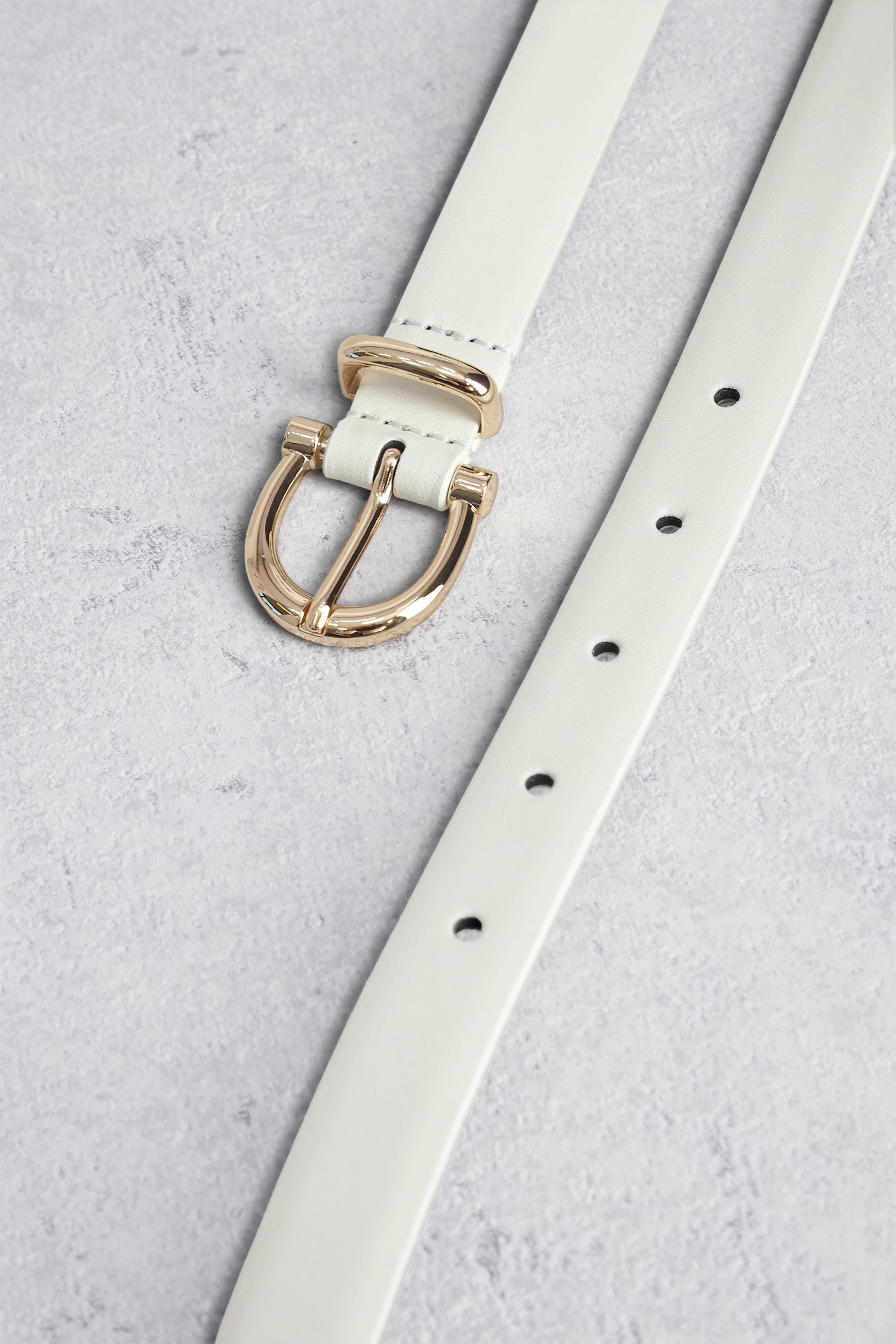Productfoto 1 van Smalle witte riem met gouden gesp door Liberty Island voor Dames