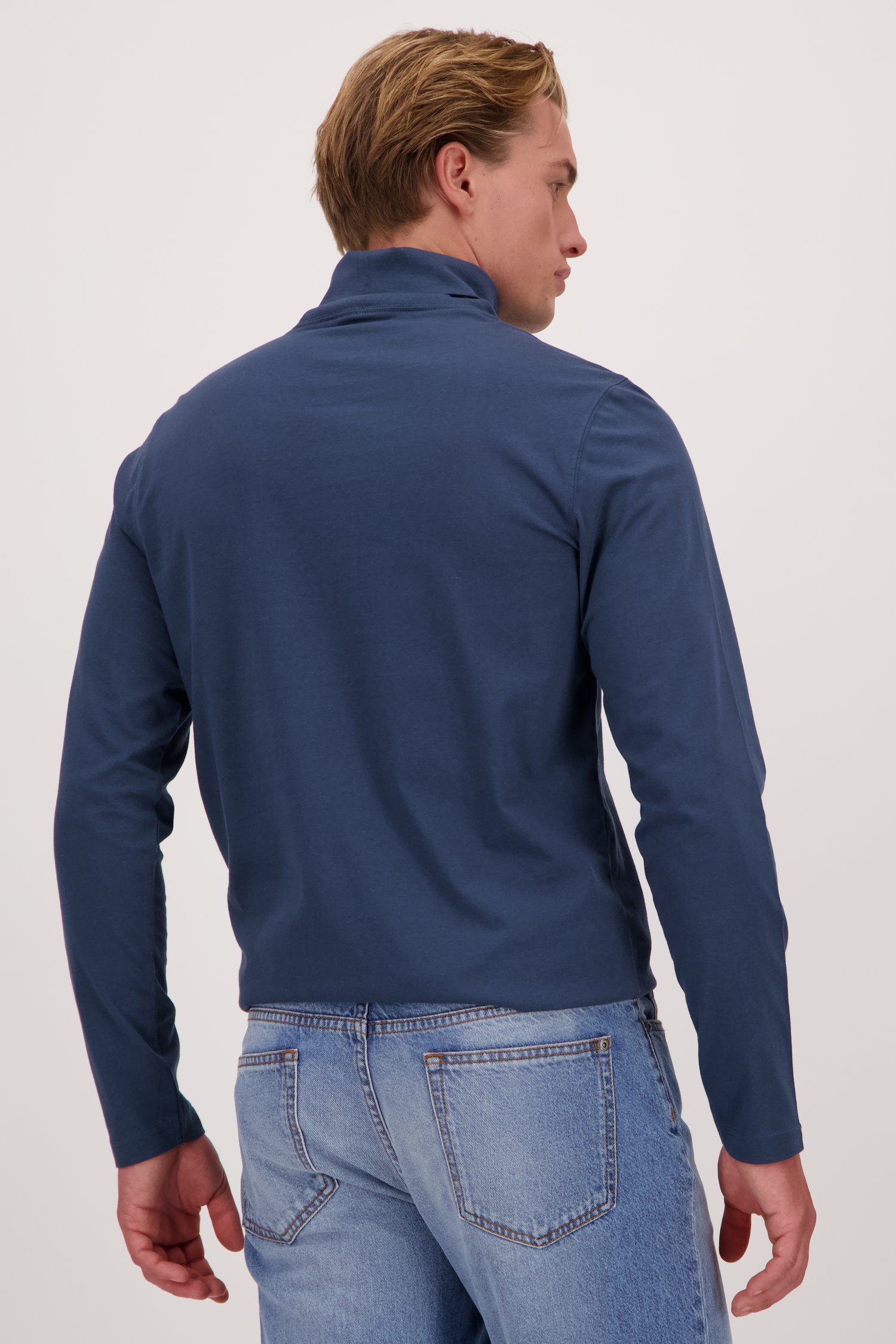 Sous-pull bleu de Ravøtt pour Hommes