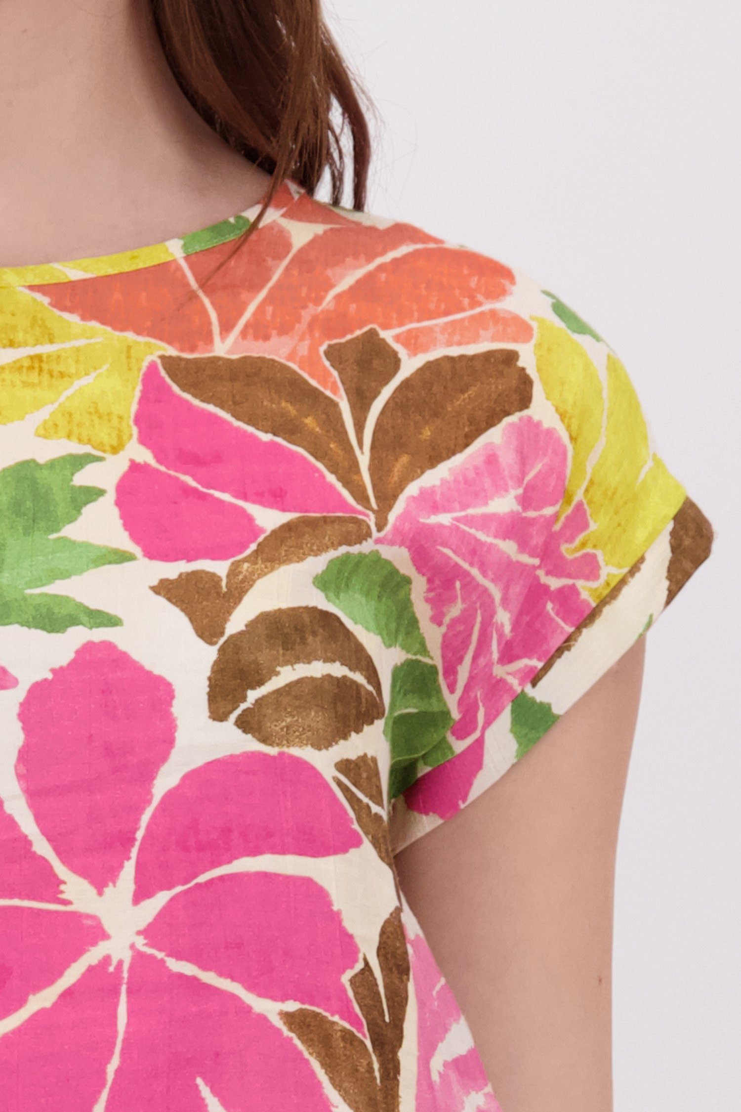Détail de T-shirt à imprimé floral coloré de Geisha pour Femmes