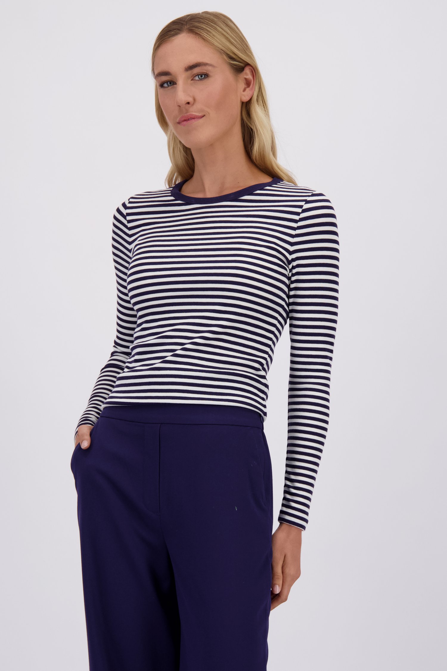 Le devant de T-shirt à manches longues rayé blanc et bleu de Liberty Island pour Femmes