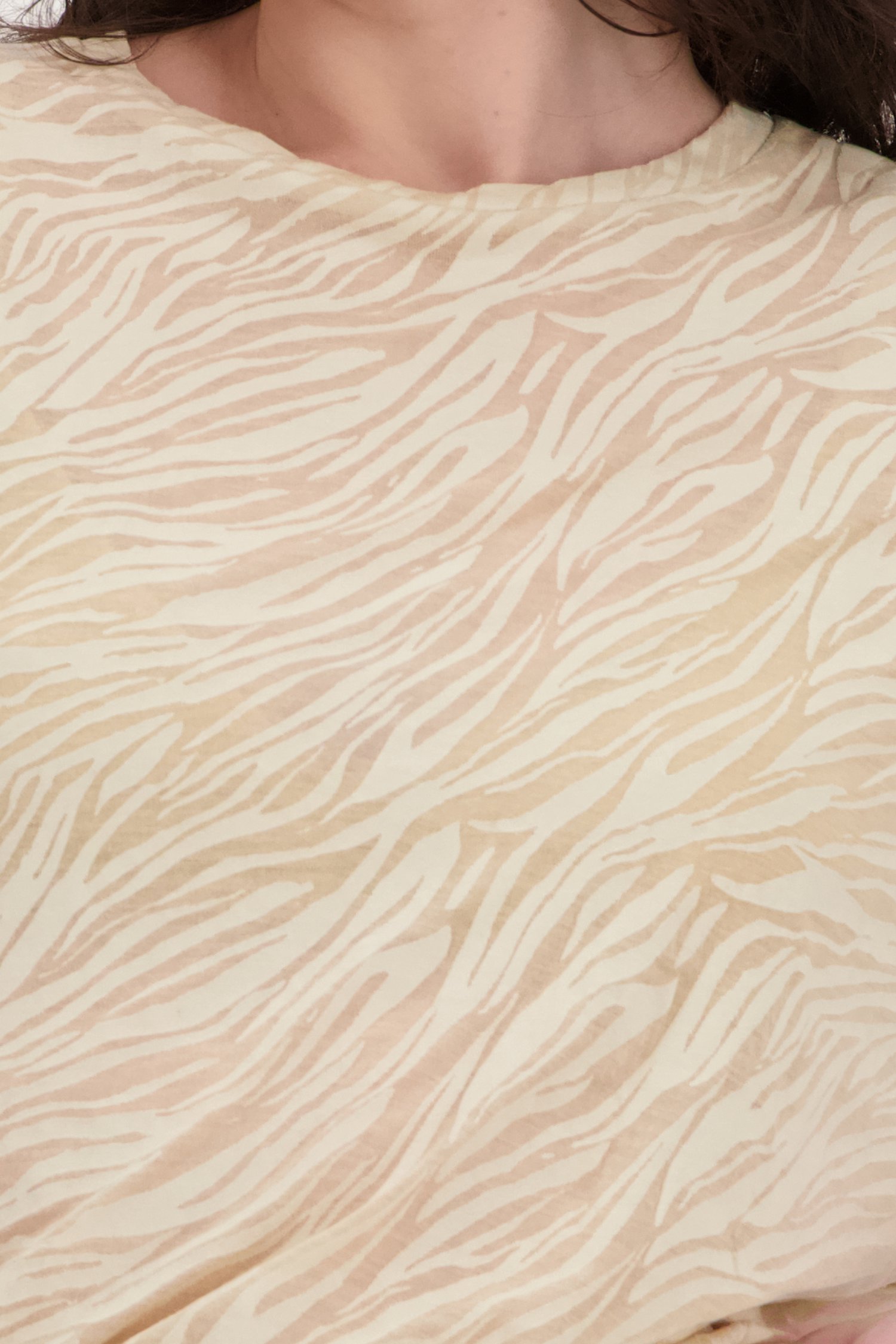 Détail de T-shirt beige à motif zébré de JDY pour Femmes