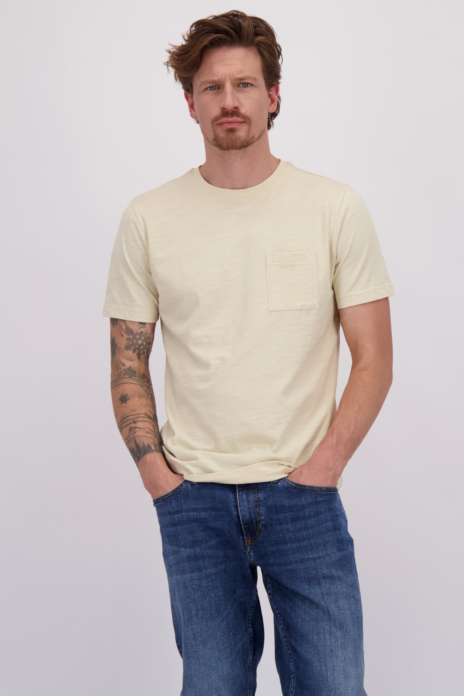 Le devant de T-shirt beige clair à col rond de Ravøtt pour Hommes
