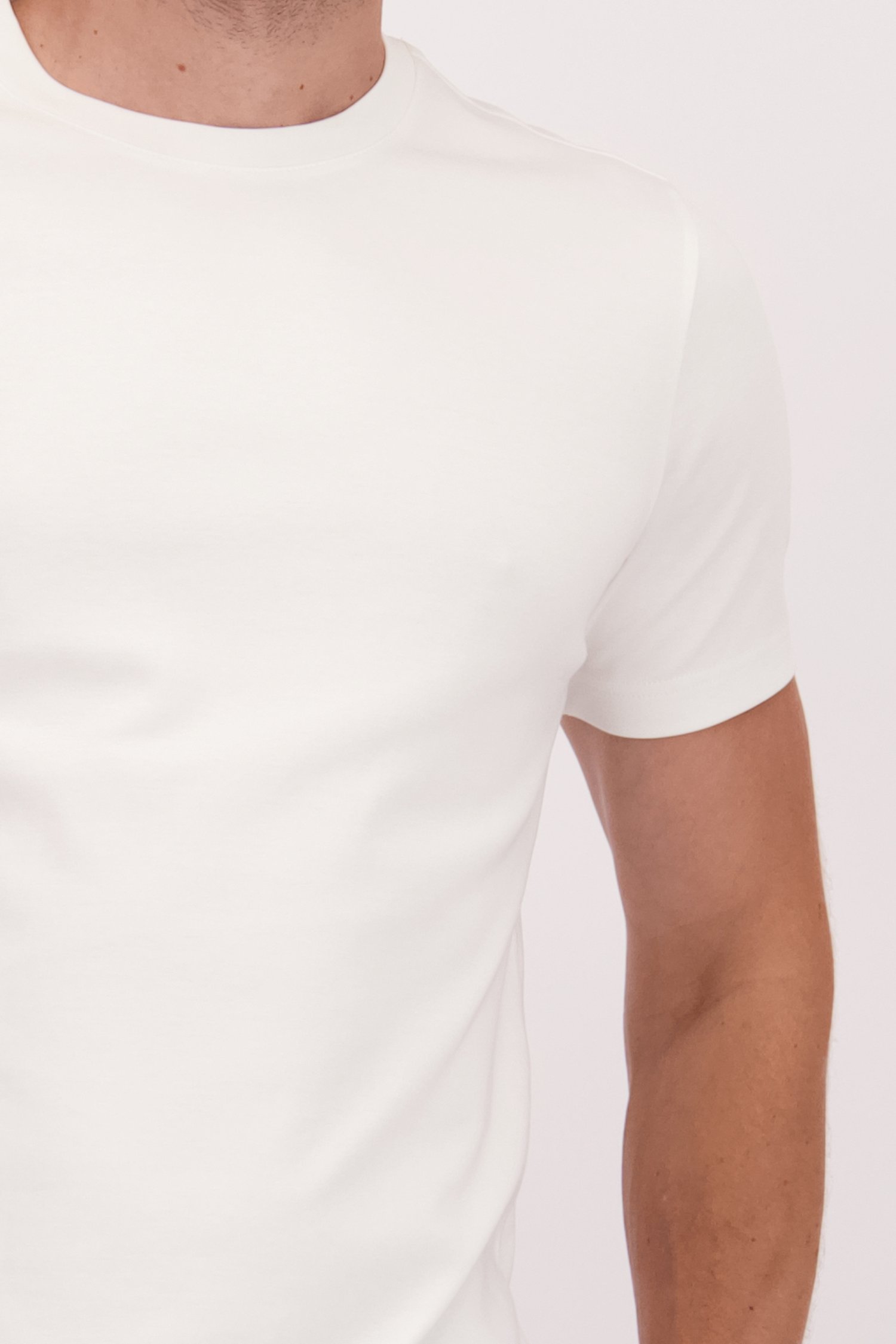 Détail de T-shirt blanc en coton à col rond de Upper East pour Hommes