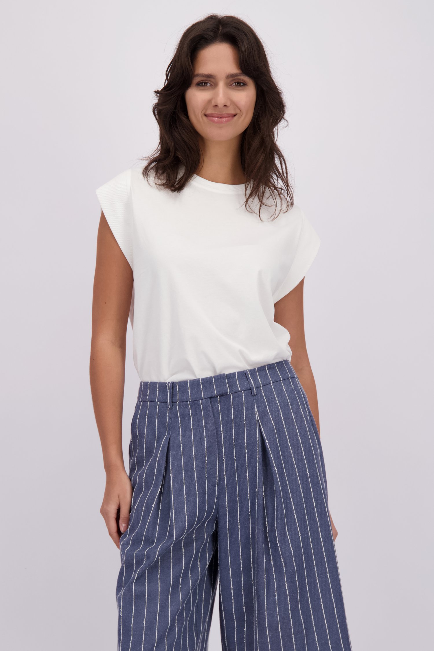 Le devant de T-shirt blanc sans manches de Louise pour Femmes