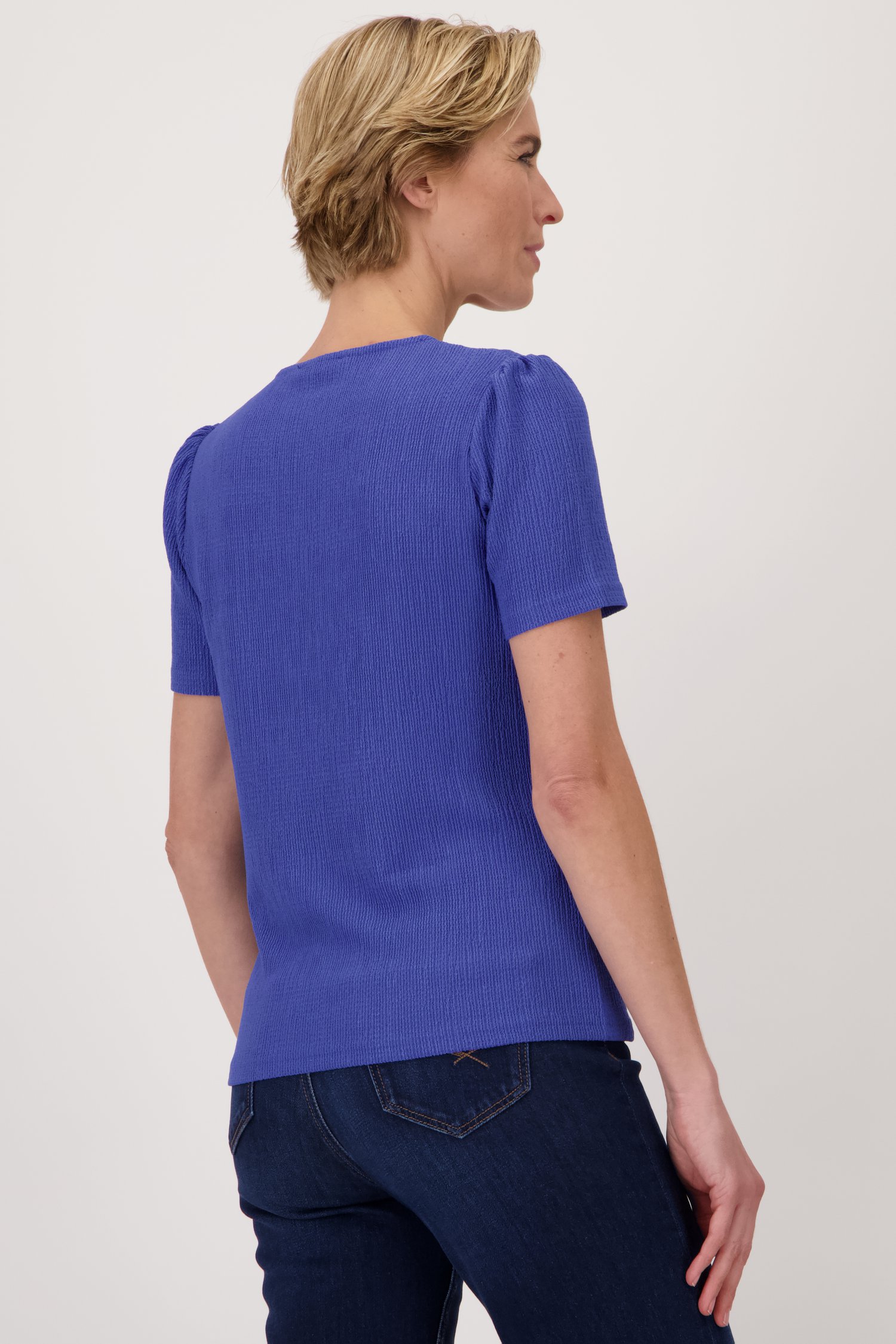 T-shirt bleu à texture gaufrée de Claude Arielle pour Femmes