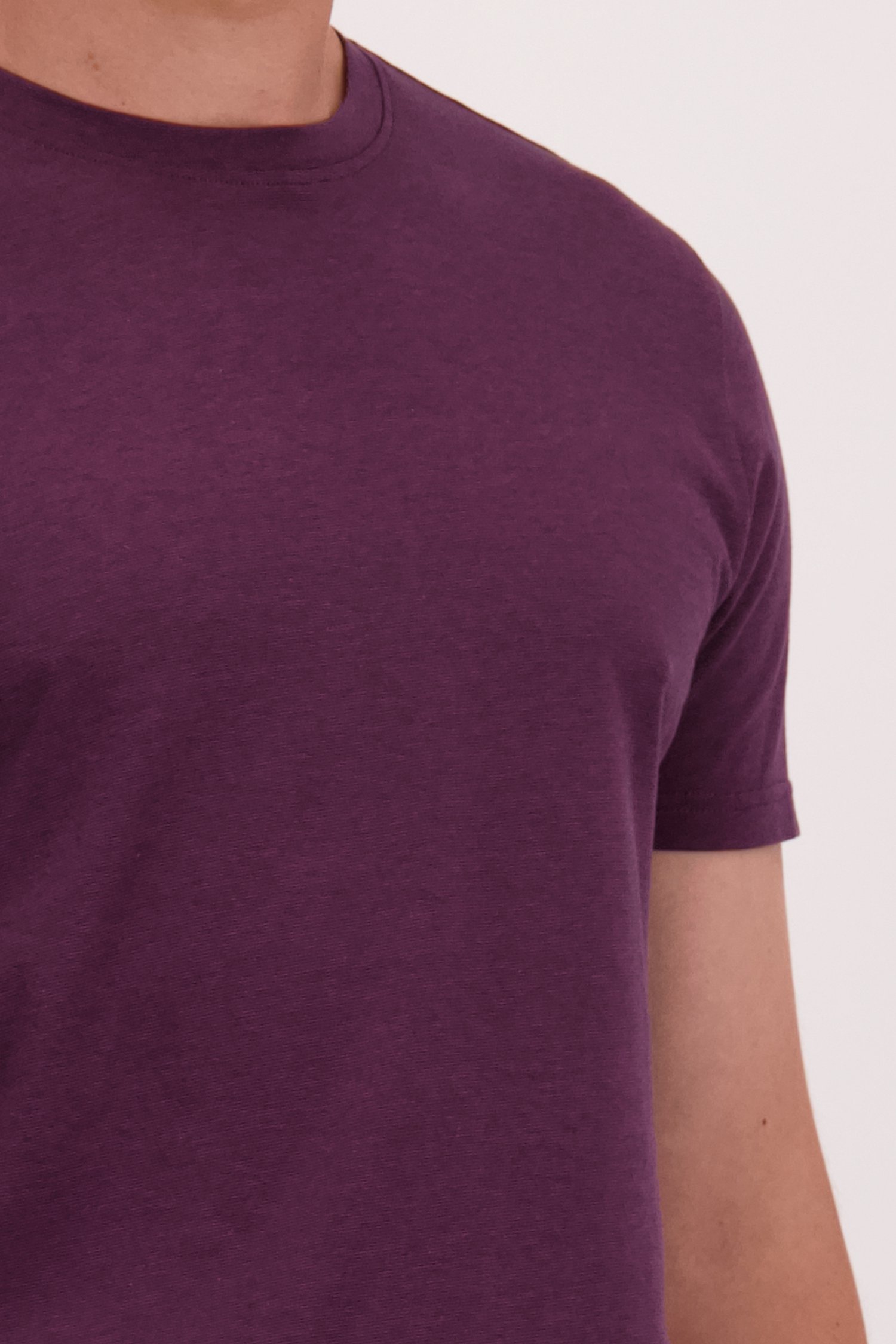 Détail de T-shirt bordeaux à fines rayures  de Casual Five pour Hommes