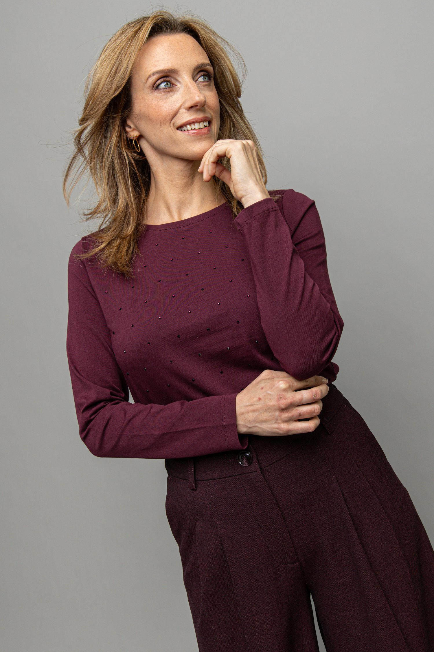 Le devant de T-shirt bordeaux à manches longues de Louise pour Femmes