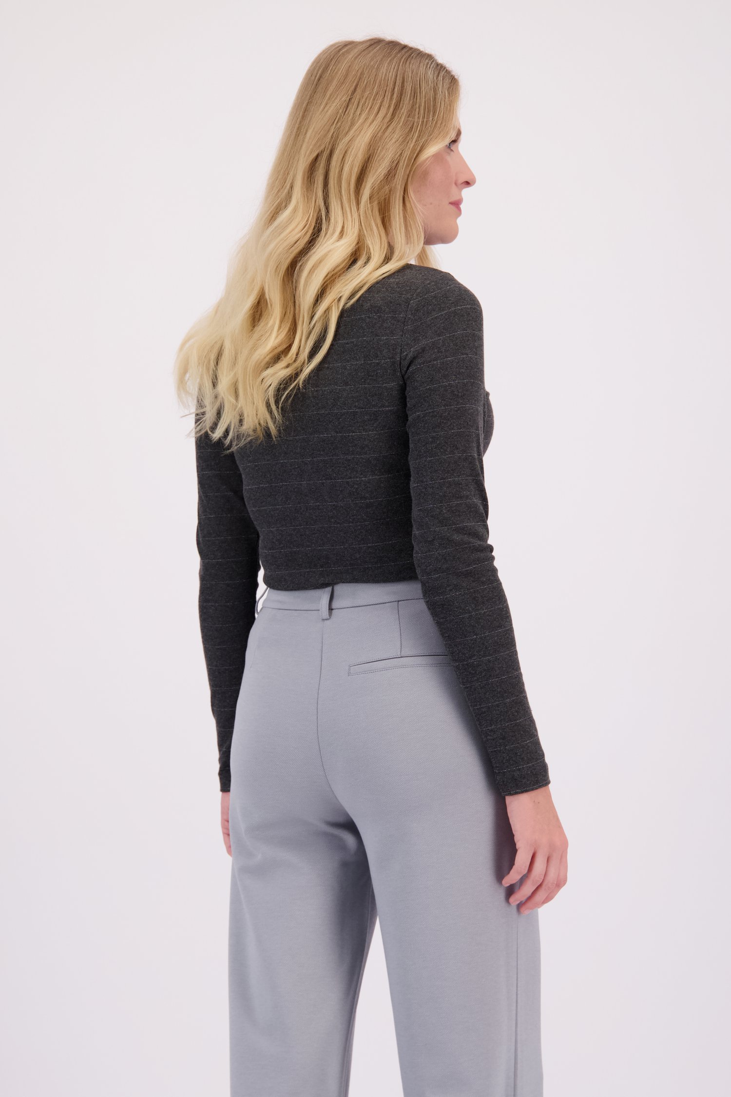 Le dos de T-shirt gris à rayures pailletées de Libelle pour Femmes