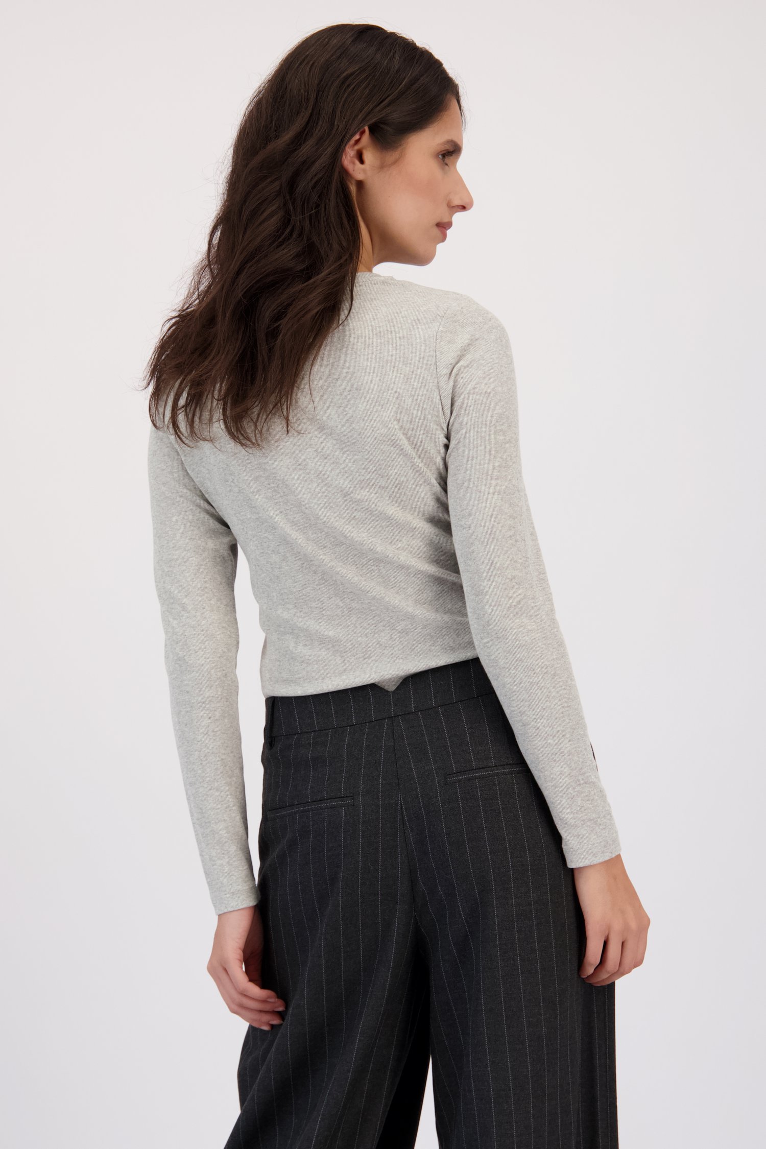 Le dos de T-shirt gris chiné à manches longues de Louise pour Femmes