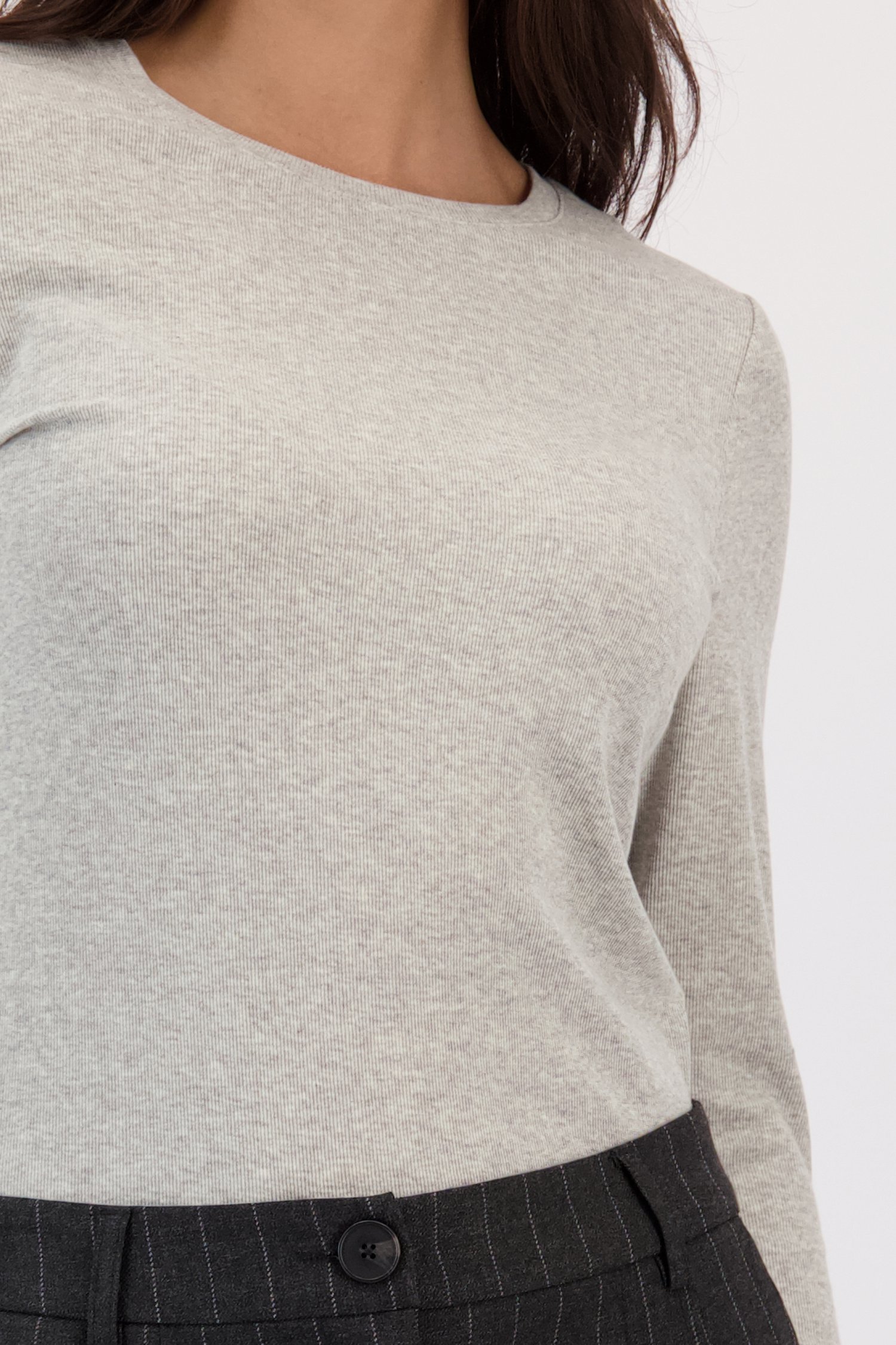 Détail de T-shirt gris chiné à manches longues de Louise pour Femmes