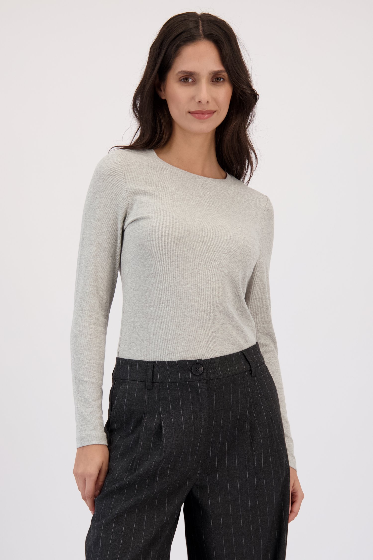 Le devant de T-shirt gris chiné à manches longues de Louise pour Femmes