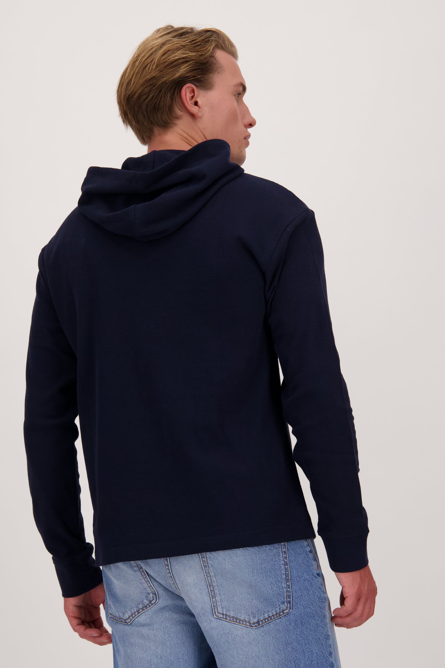 T-shirt marine avec capuche - Collection Metejoor de Ravøtt pour Hommes