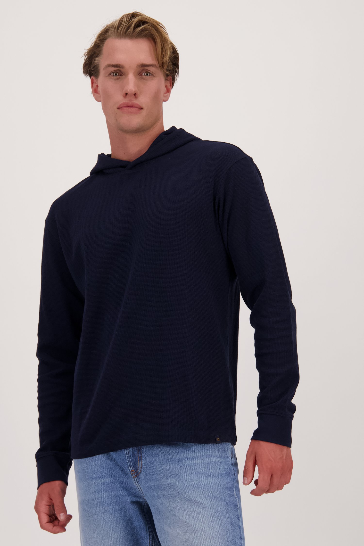 T-shirt marine avec capuche - Collection Metejoor de Ravøtt pour Hommes