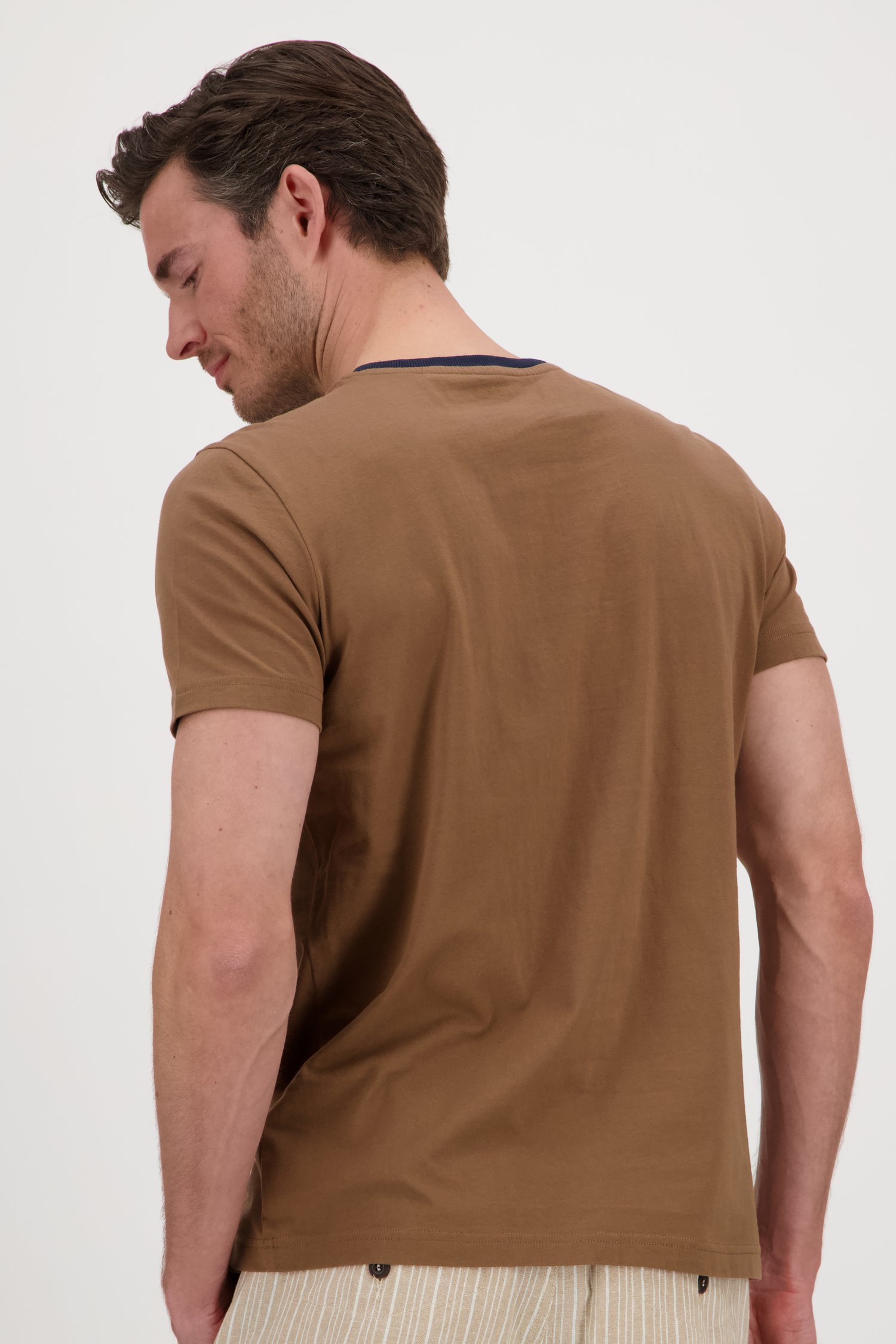 T-shirt marron avec imprimé de Ravøtt pour Hommes