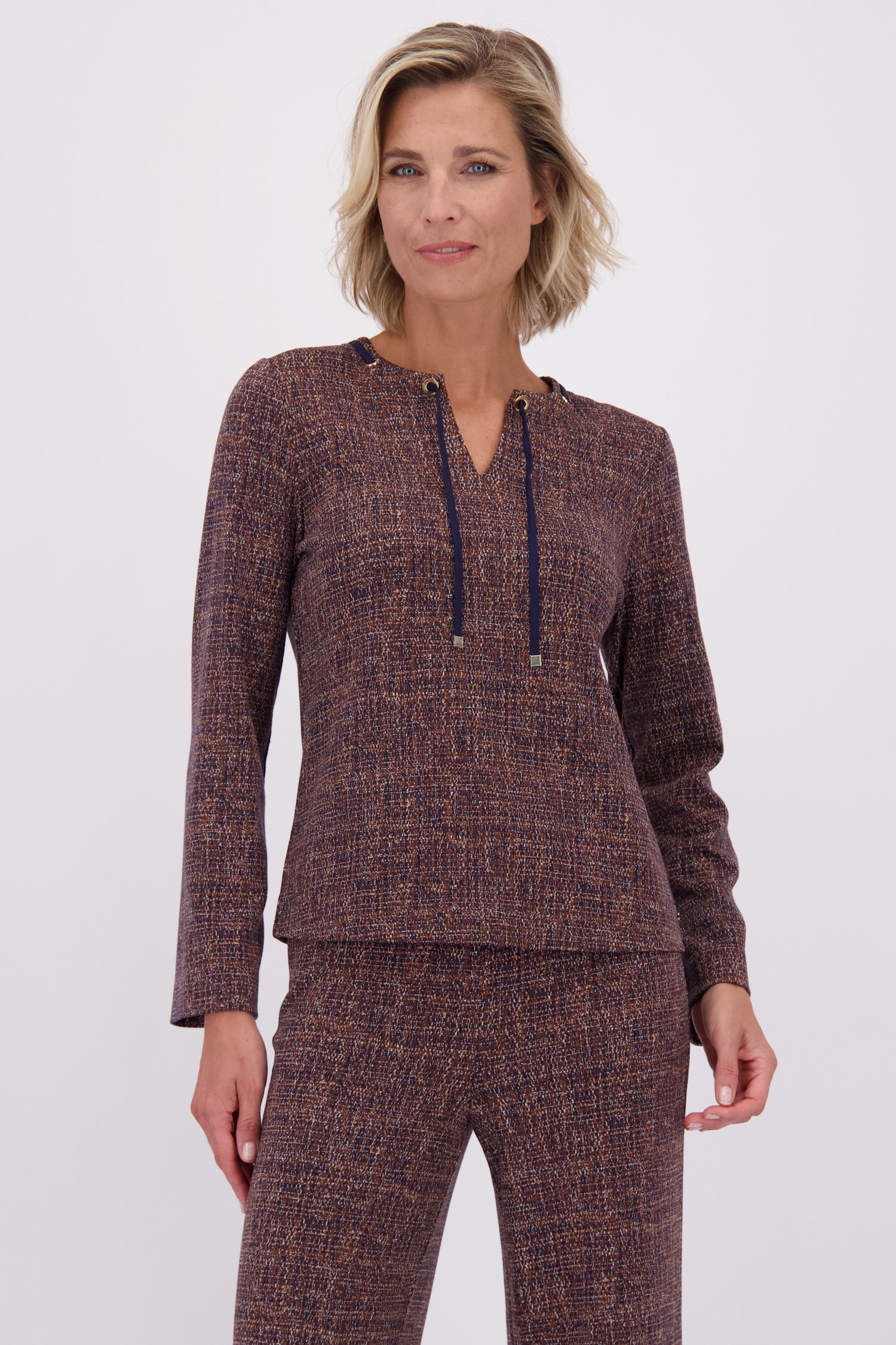 Le devant de T-shirt marron imprimé de Claude Arielle pour Femmes