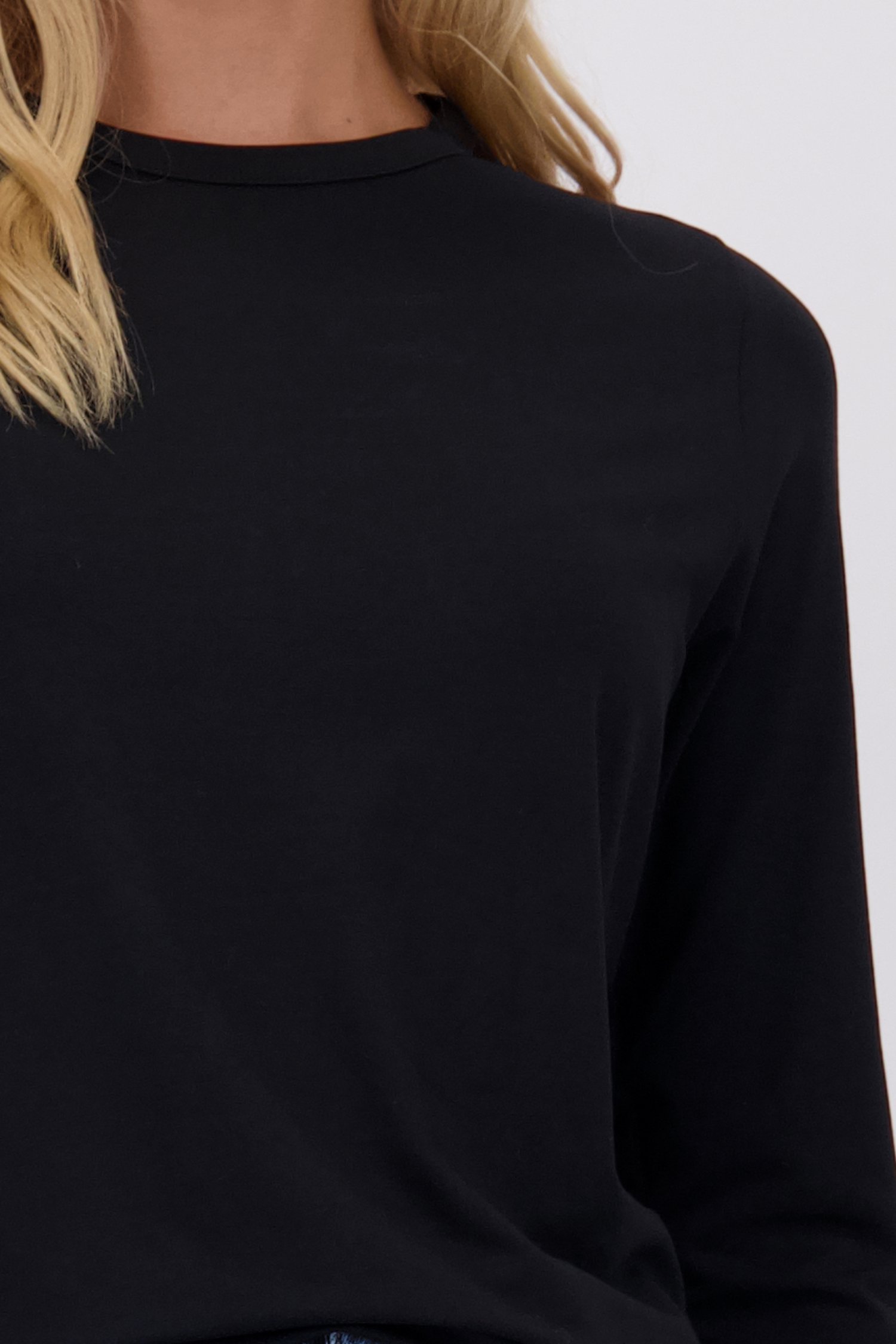 Détail de T-shirt noir à manches longues de Liberty Island pour Femmes