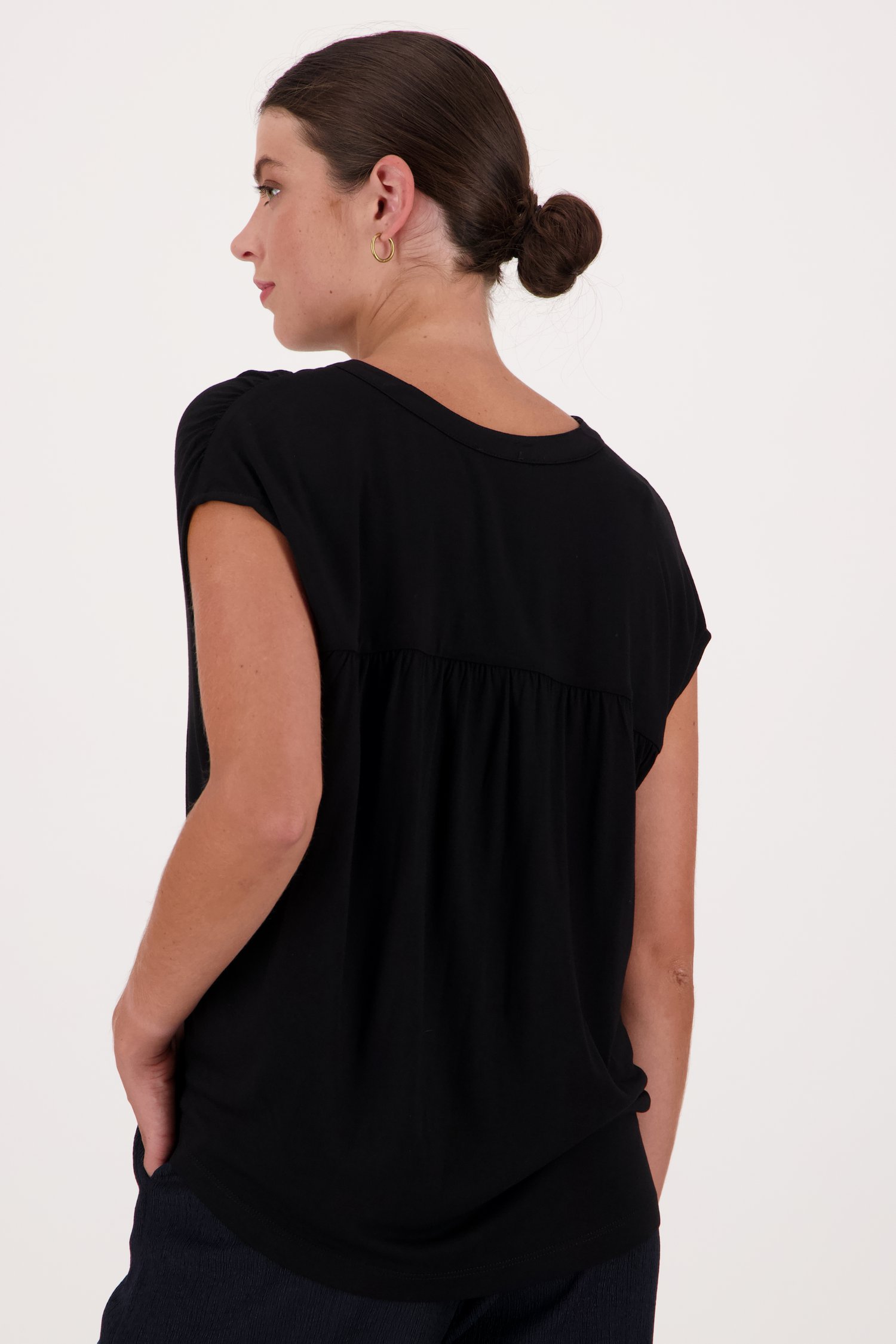 T-shirt noir ample  de Opus pour Femmes