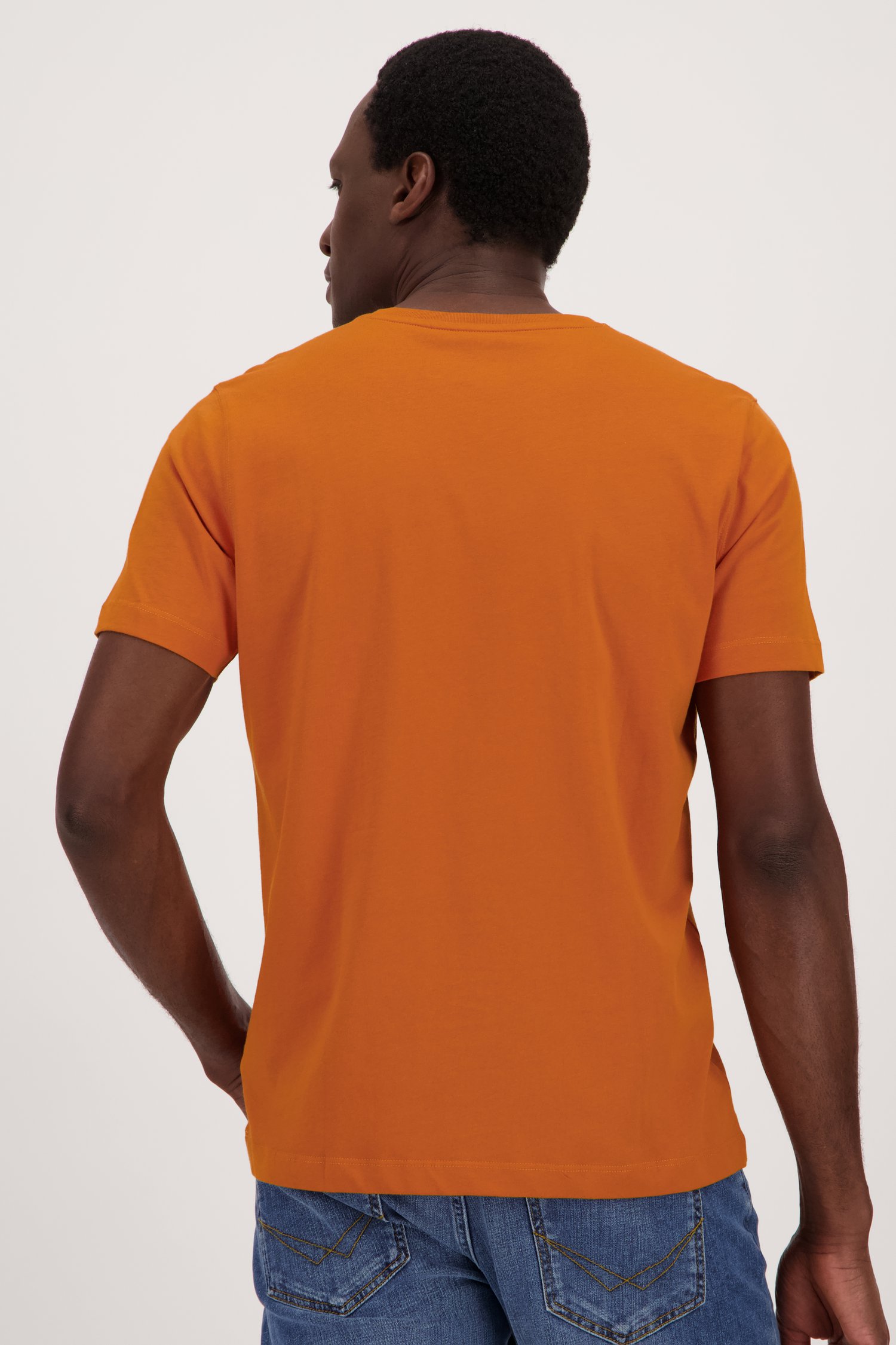 T-shirt orange à col en V de Ravøtt pour Hommes