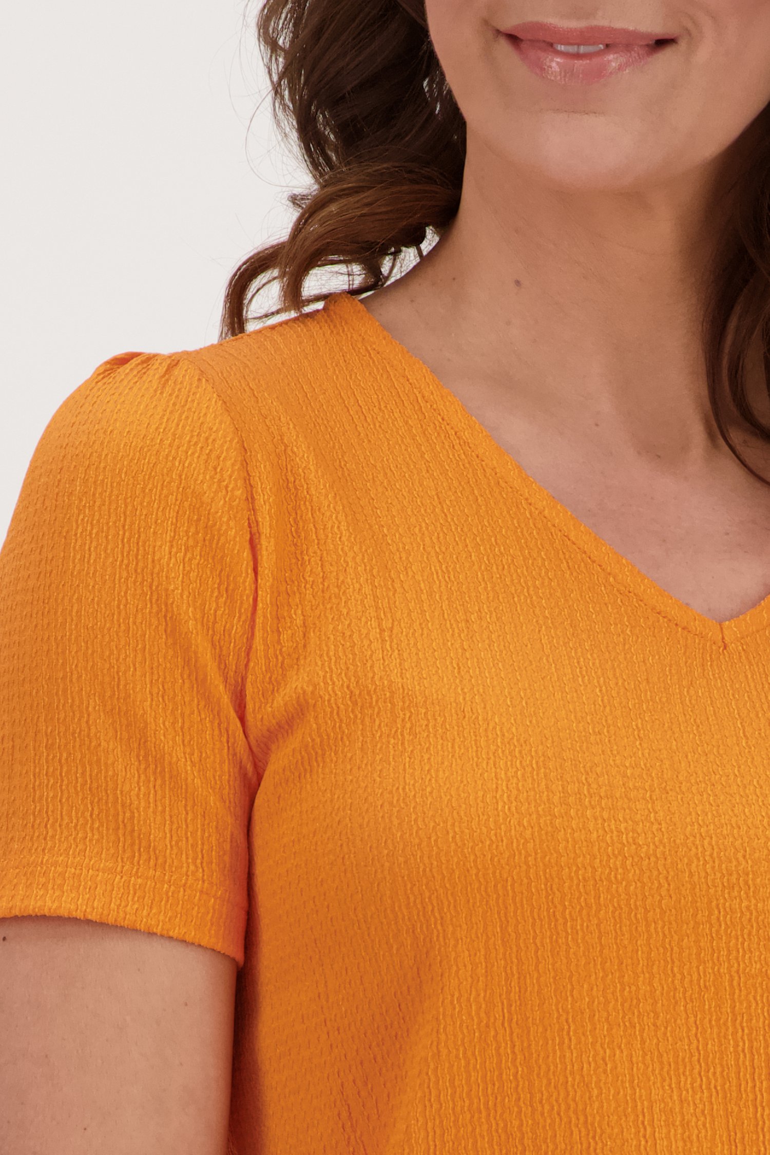 T-shirt orange à texture fine de Claude Arielle pour Femmes