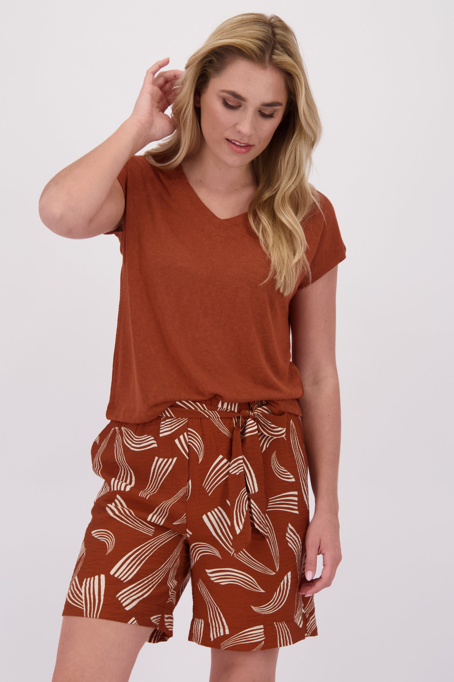 Le devant de T-shirt rouille à col en V de Liberty Loving nature pour Femmes