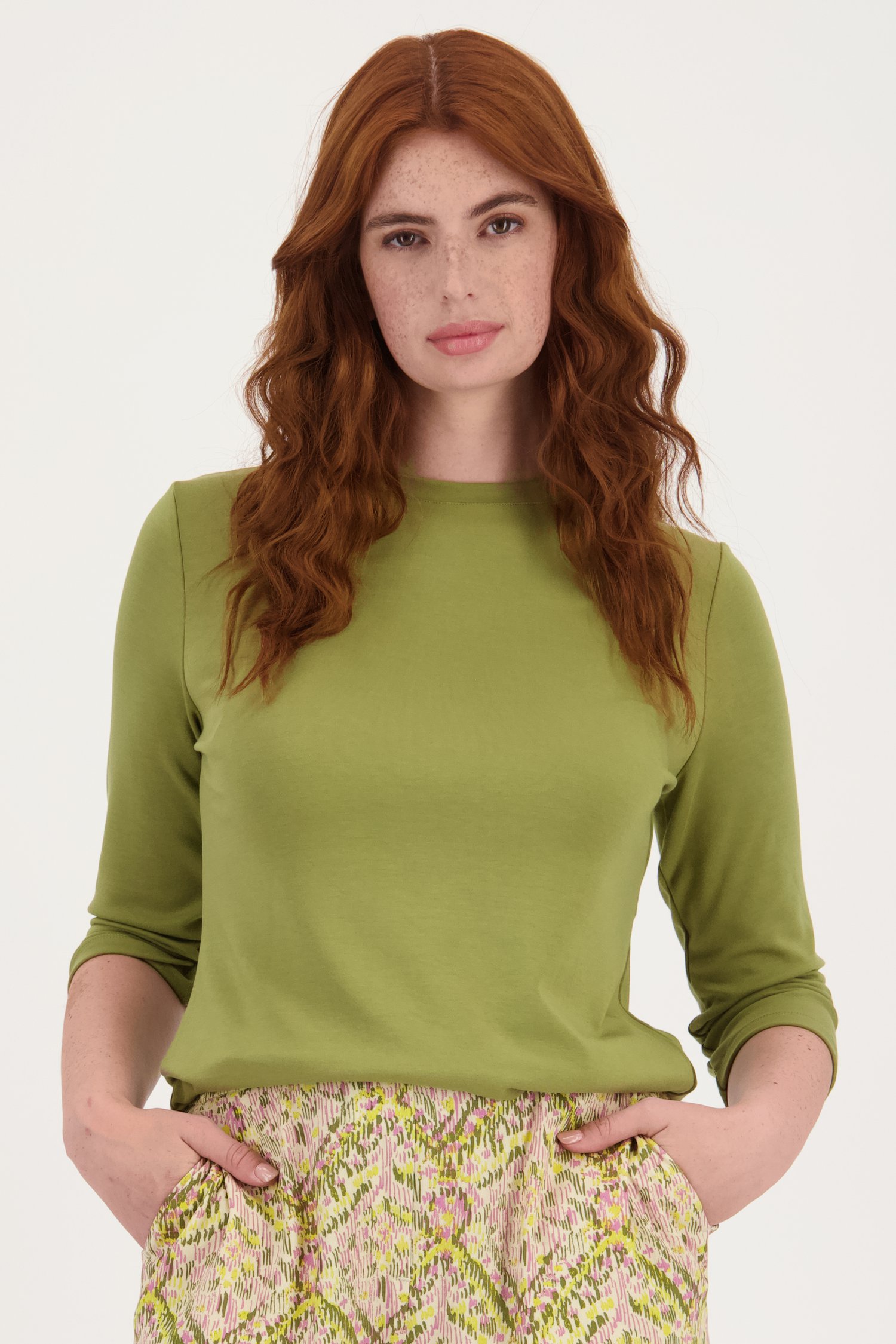 Le devant de T-shirt vert olive à manches 3/4 de Liberty Loving nature pour Femmes