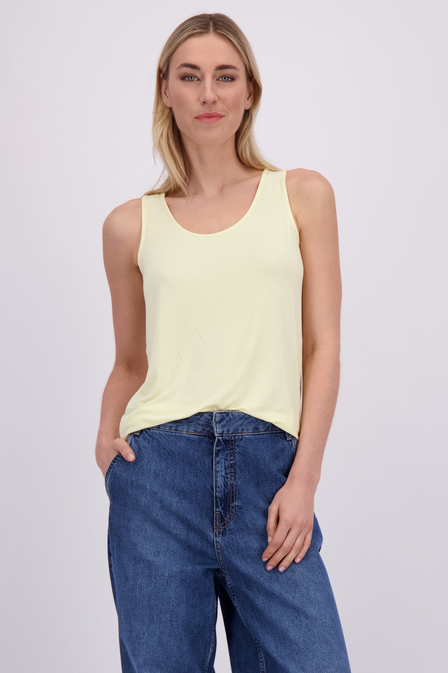 Le devant de Top basique jaune de Liberty Island pour Femmes