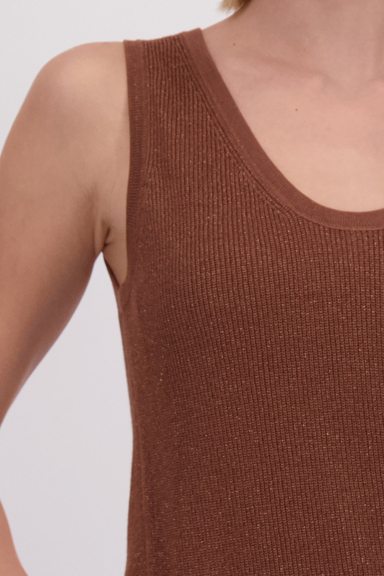Détail de Top en maille marron de D'Auvry pour Femmes