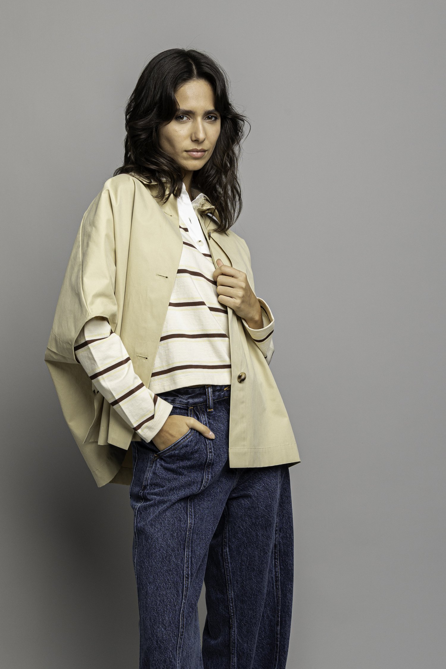 Photo supplémentaire 5 de Trench-coat court beige  de Louise pour Femmes