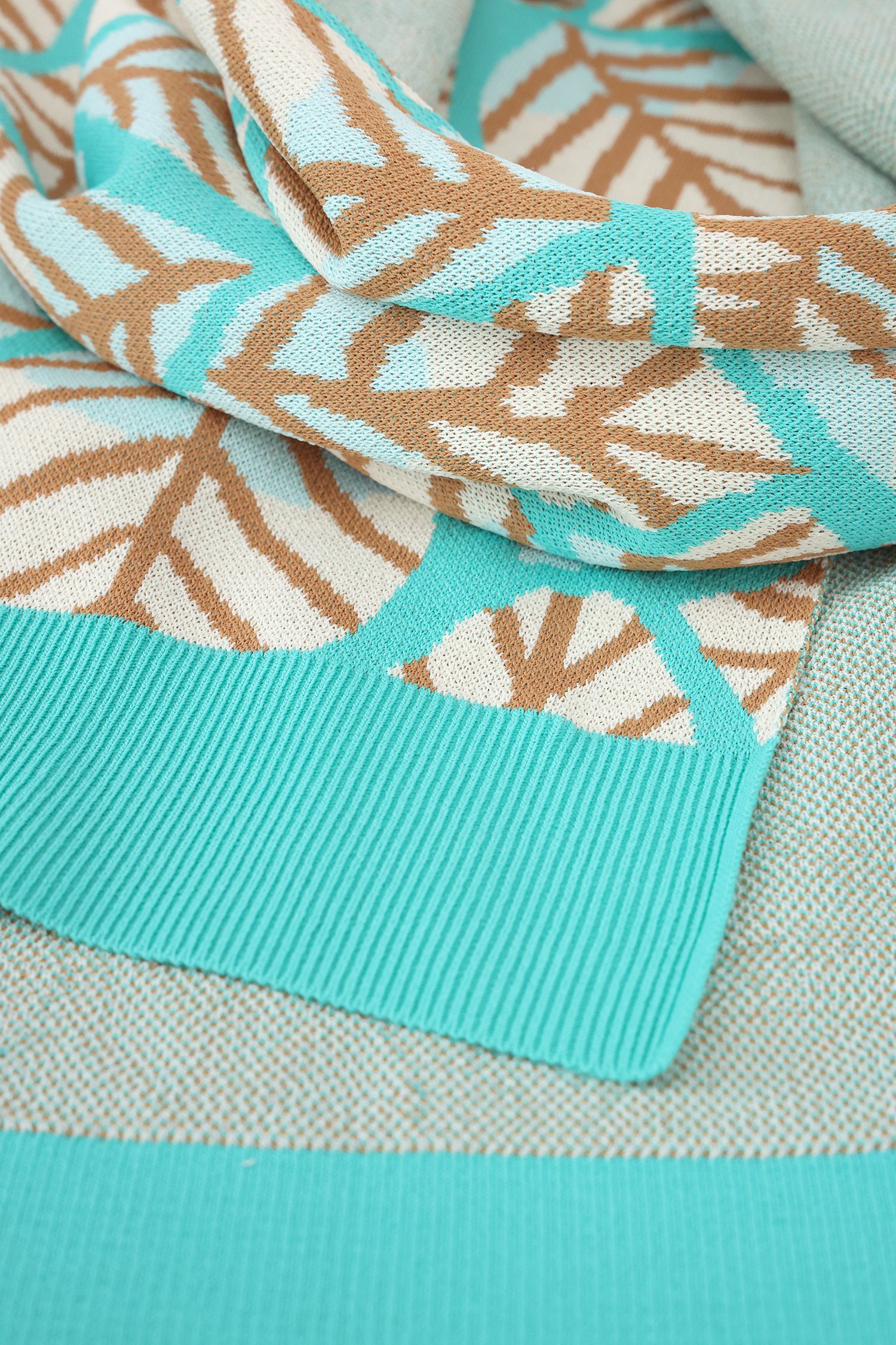 Turquoise sjaal met geometrisch motief van Libelle voor Dames