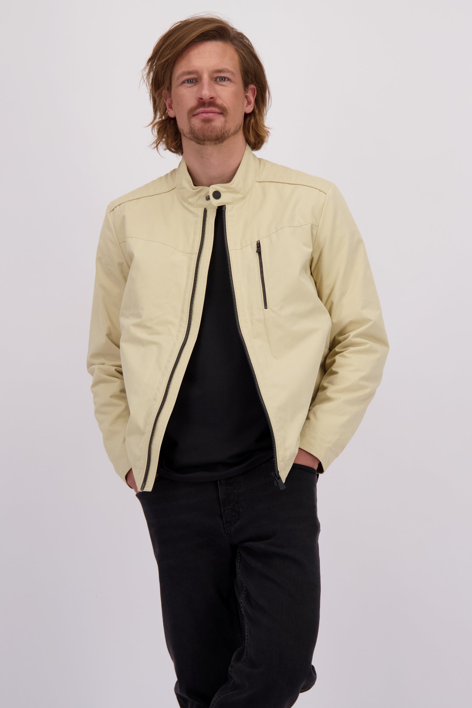 Le devant de Veste beige de Ravøtt pour Hommes