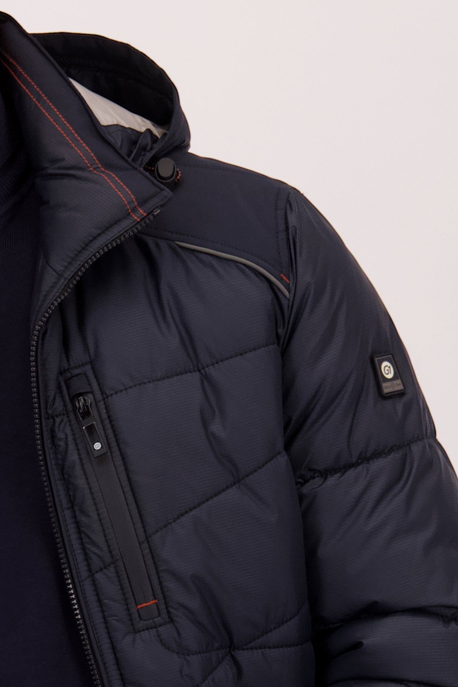 Détail de Veste bleu foncé matelassée avec capuche de Gate One pour Hommes