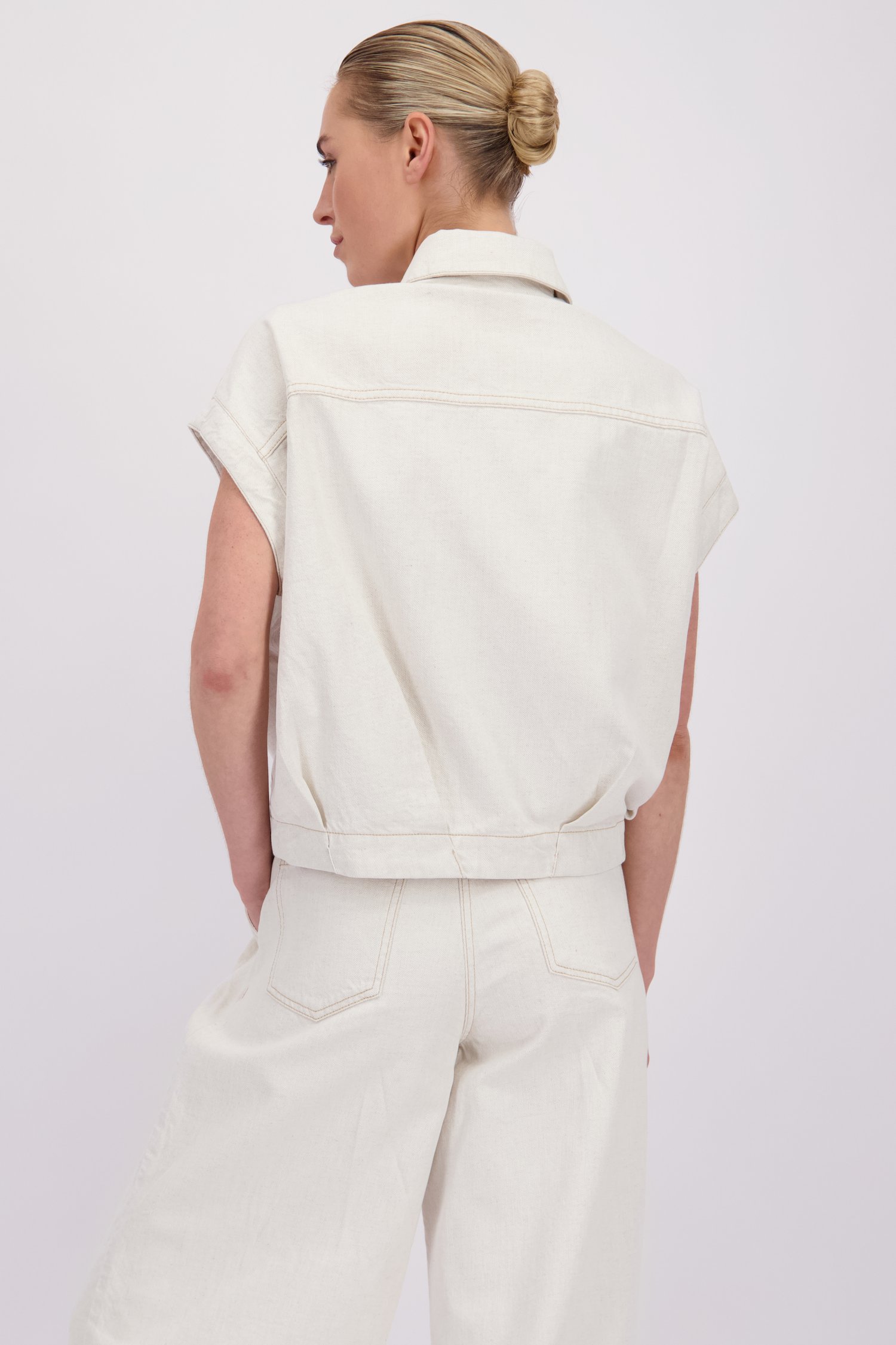 Le dos de Veste en denim écru sans manches de Liberty Island Denim pour Femmes