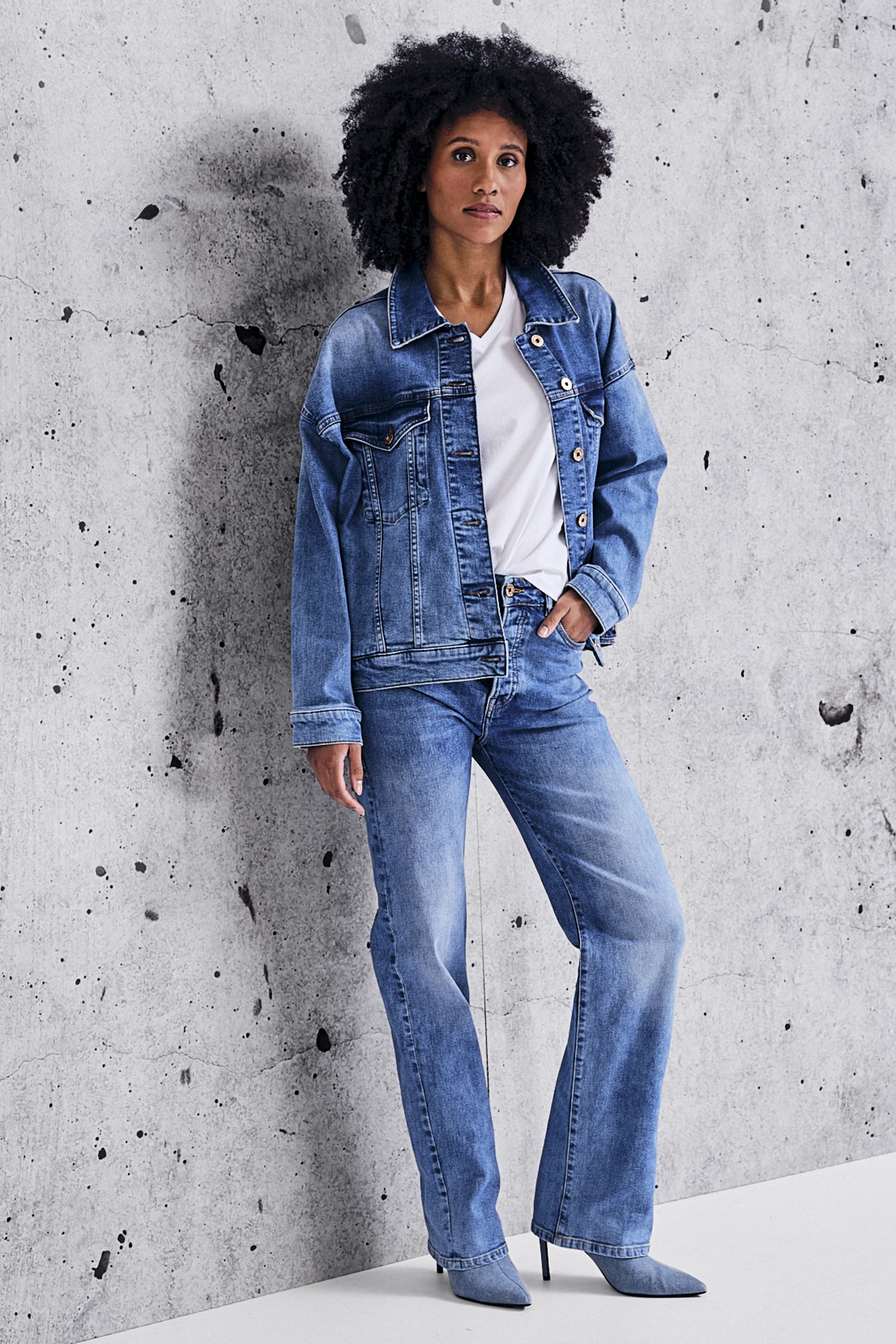 Le devant de Veste en jean bleue de Liberty Island Denim pour Femmes