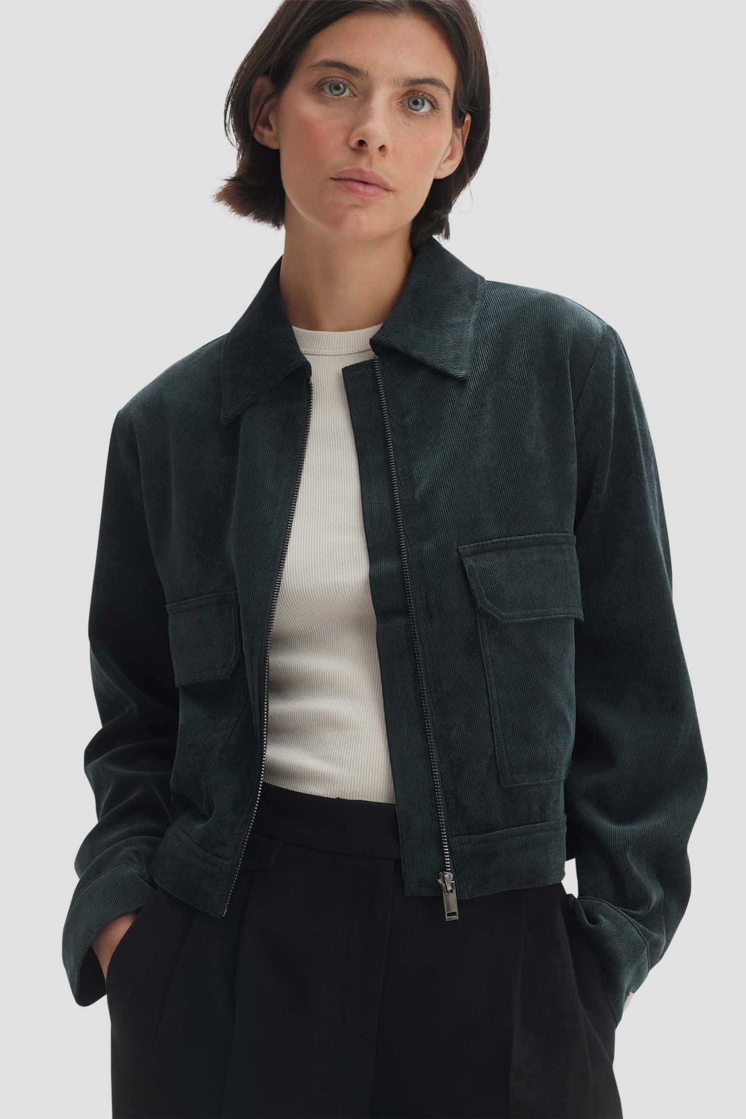 Le devant de Veste en velours côtelé vert foncé de Opus pour Femmes