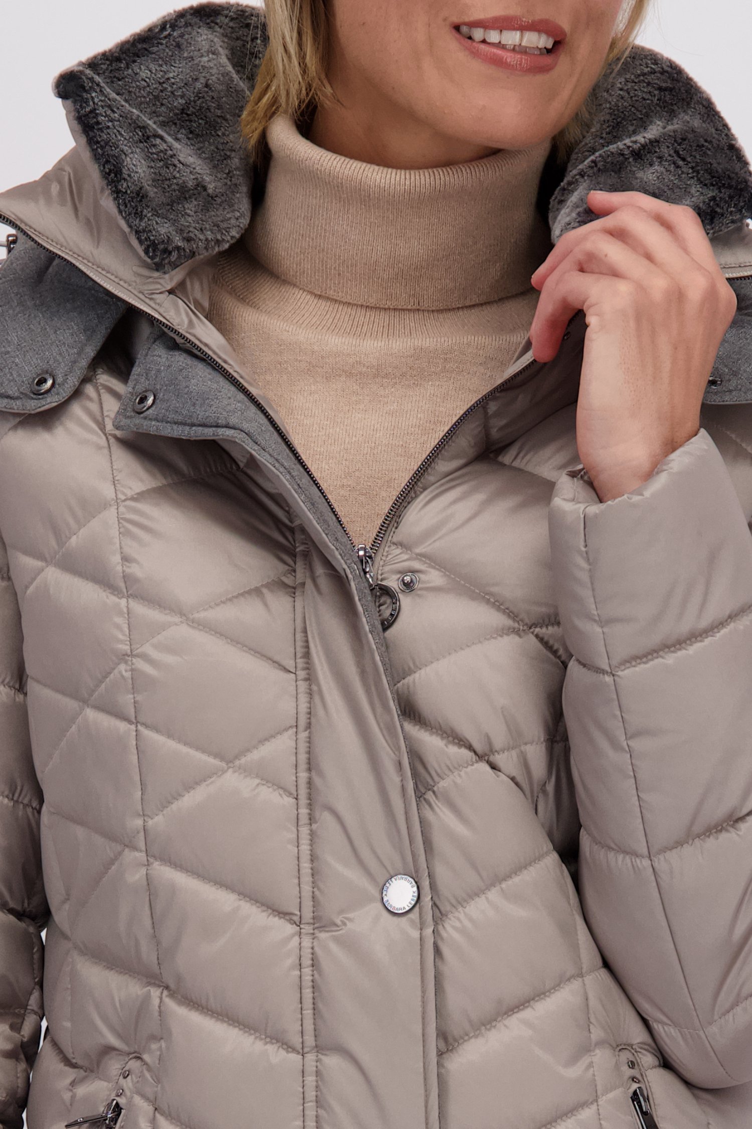 Détail de Veste matelassée mi-longue marron clair de Barbara Lebek pour Femmes