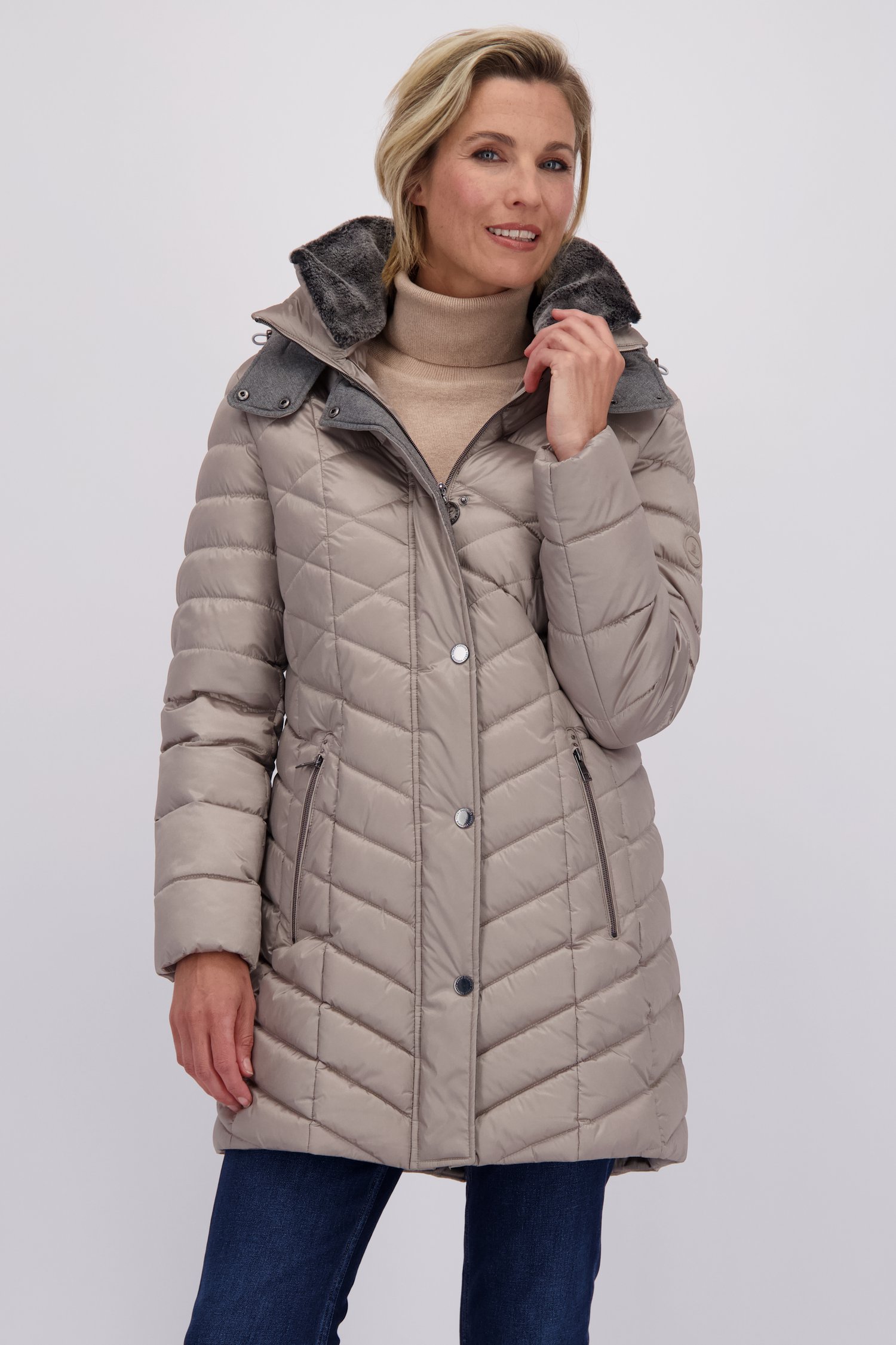 Le devant de Veste matelassée mi-longue marron clair de Barbara Lebek pour Femmes