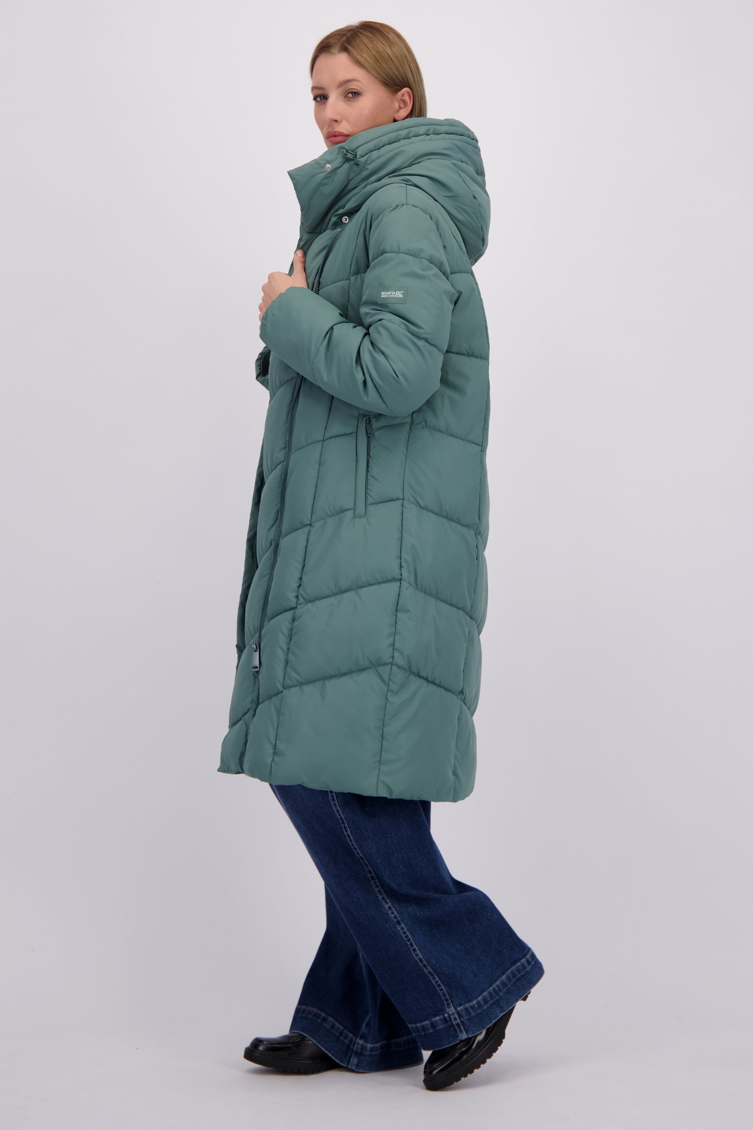 Le devant de Veste matelassée verte mi-longue de Regatta pour Femmes