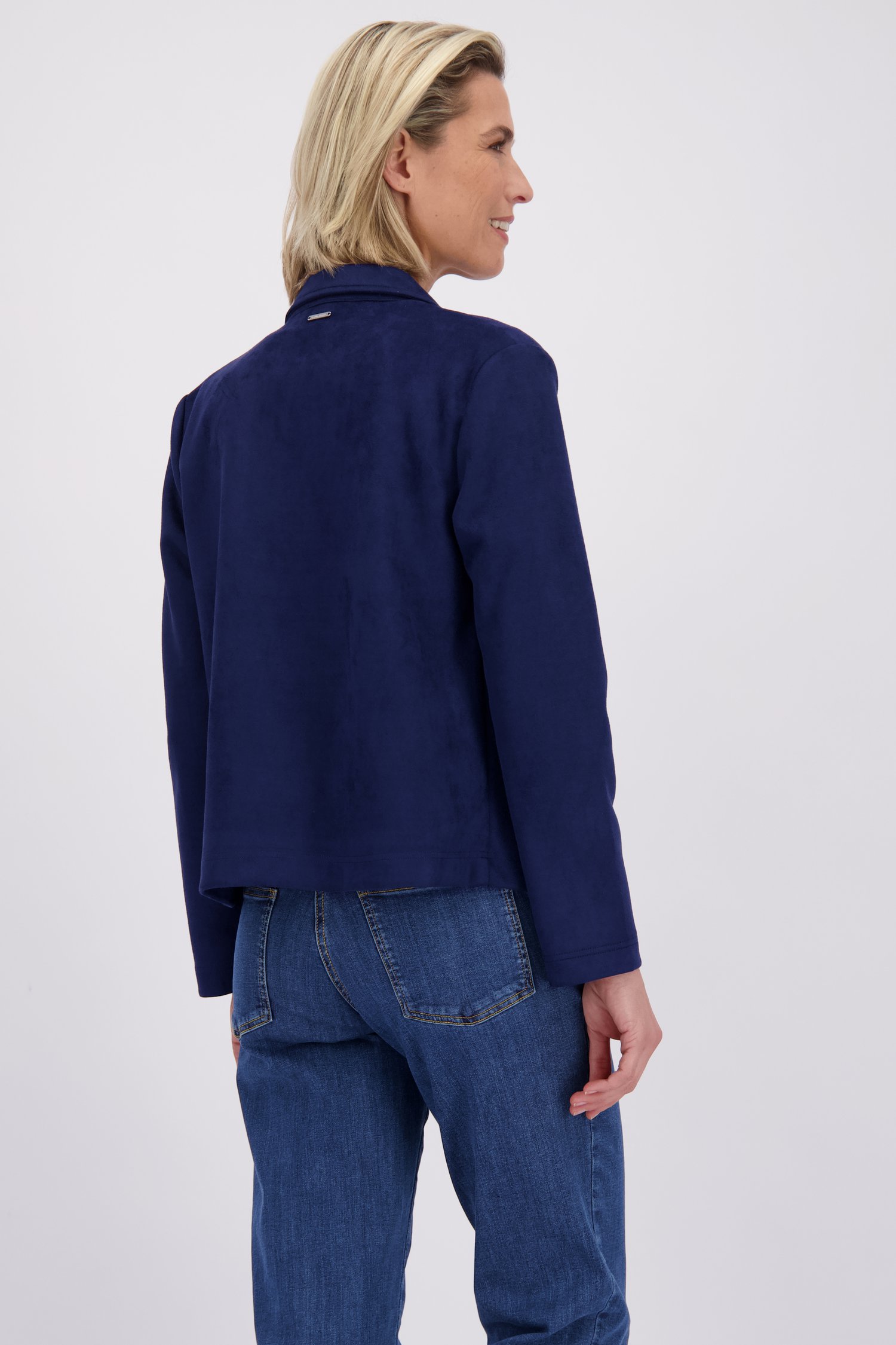 Le dos de Veste navy en effet suédé de Claude Arielle pour Femmes