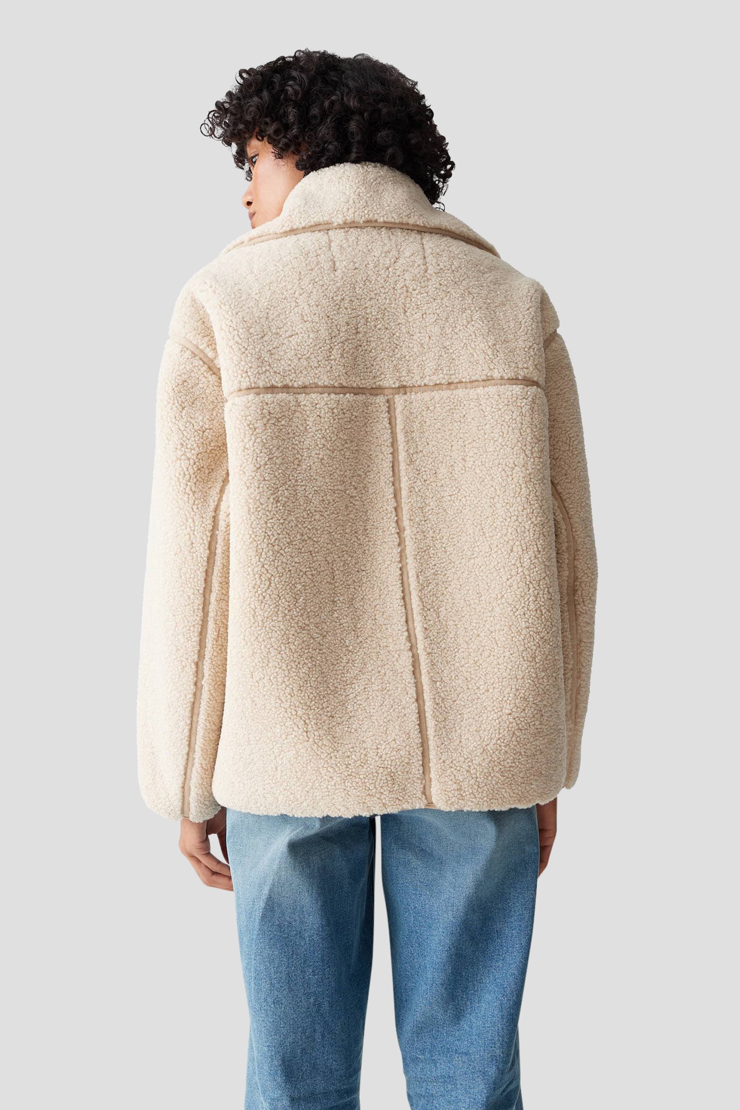 Le dos de Veste teddy beige de Opus pour Femmes