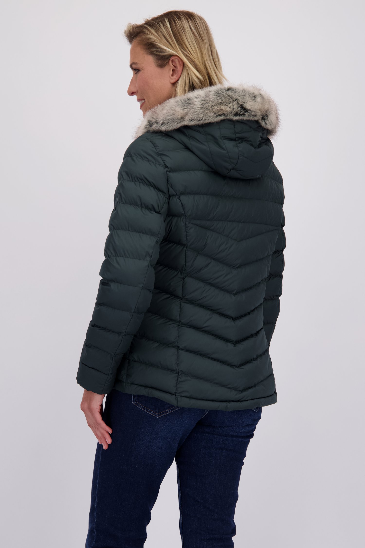 Le dos de Veste vert foncé légèrement matelassée de Barbara Lebek pour Femmes