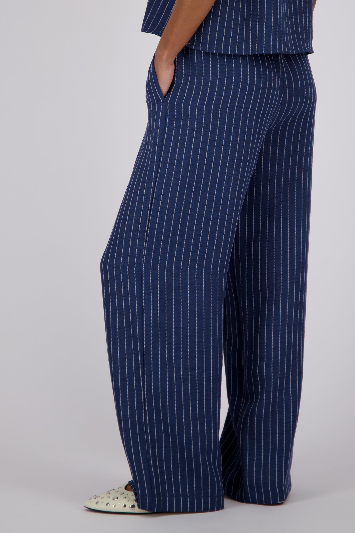 Wijde blauwe broek met wit gestreept motief van JDY voor Dames
