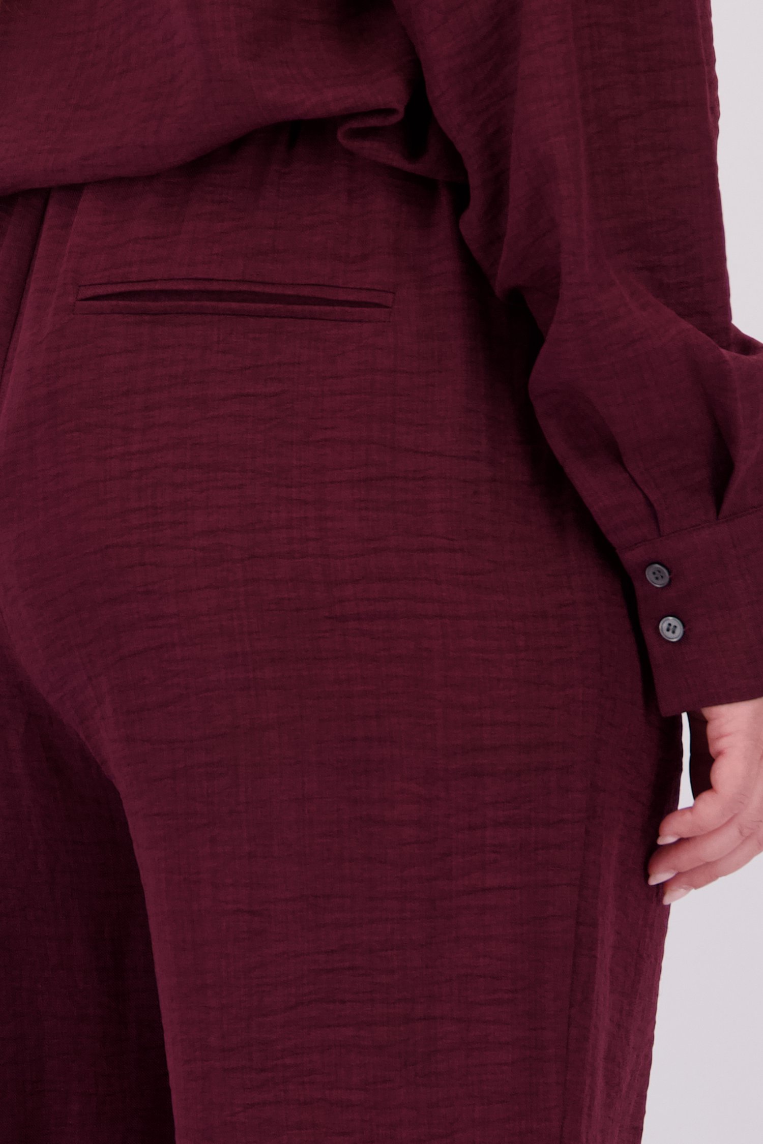 Detail van Wijde bordeaux broek met elastische taille door ONLY Carmakoma voor Dames