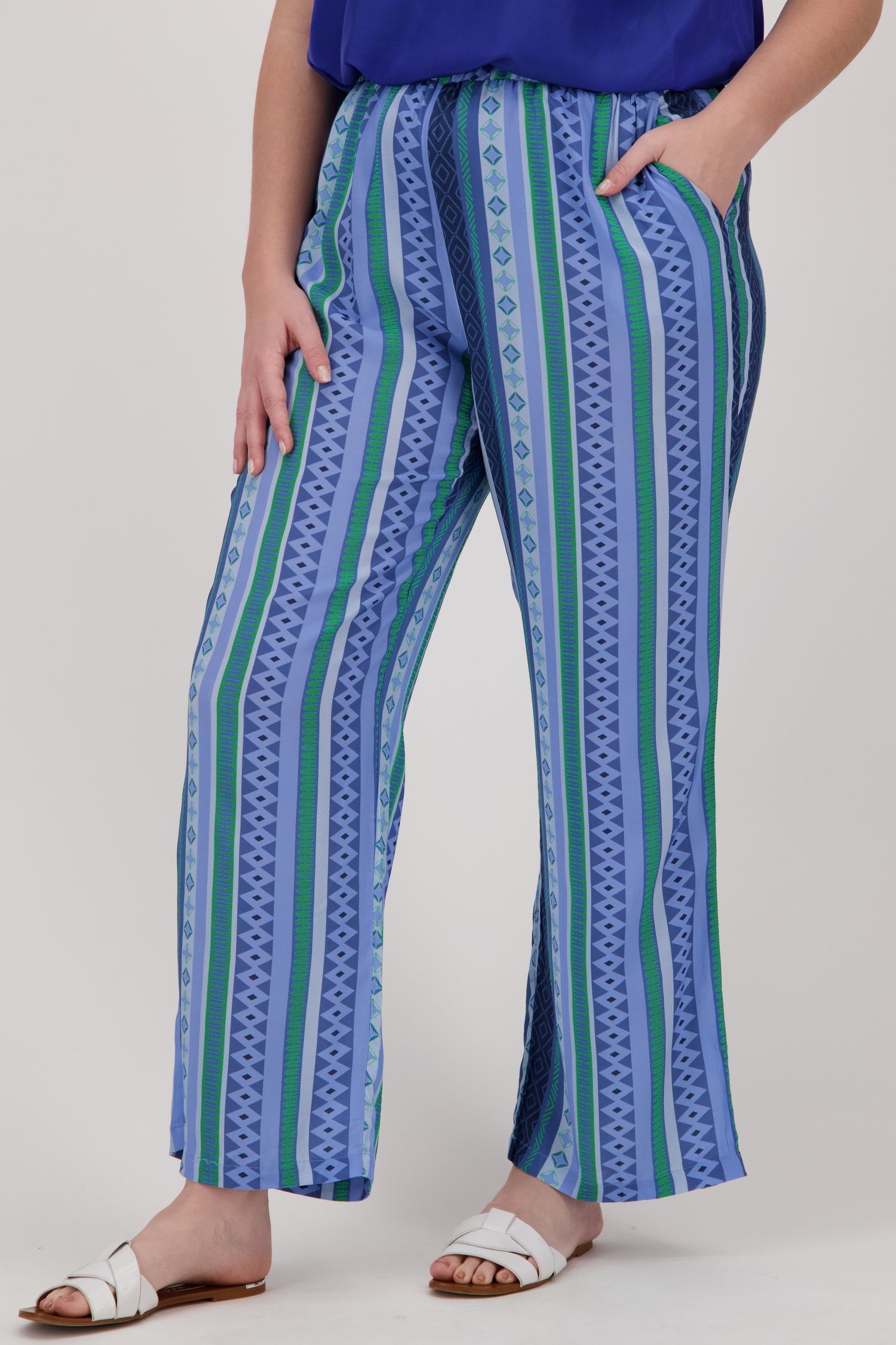 Wijde broek met blauw-groene print van Only Carmakoma | 9839335 |