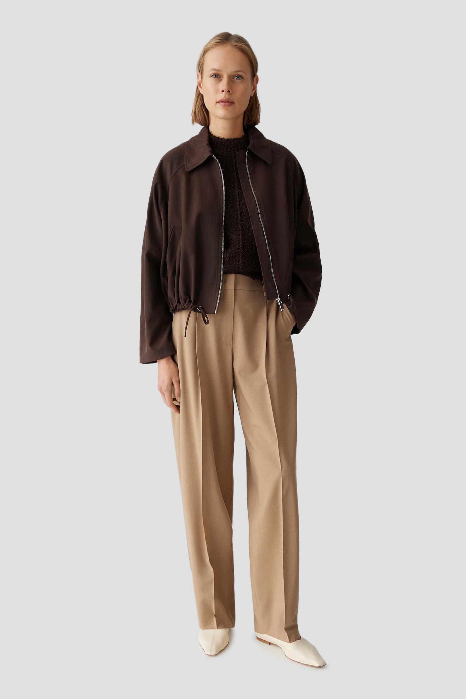 Voorkant van Wijde bruine broek met elastische tailleband door Opus pants voor Dames