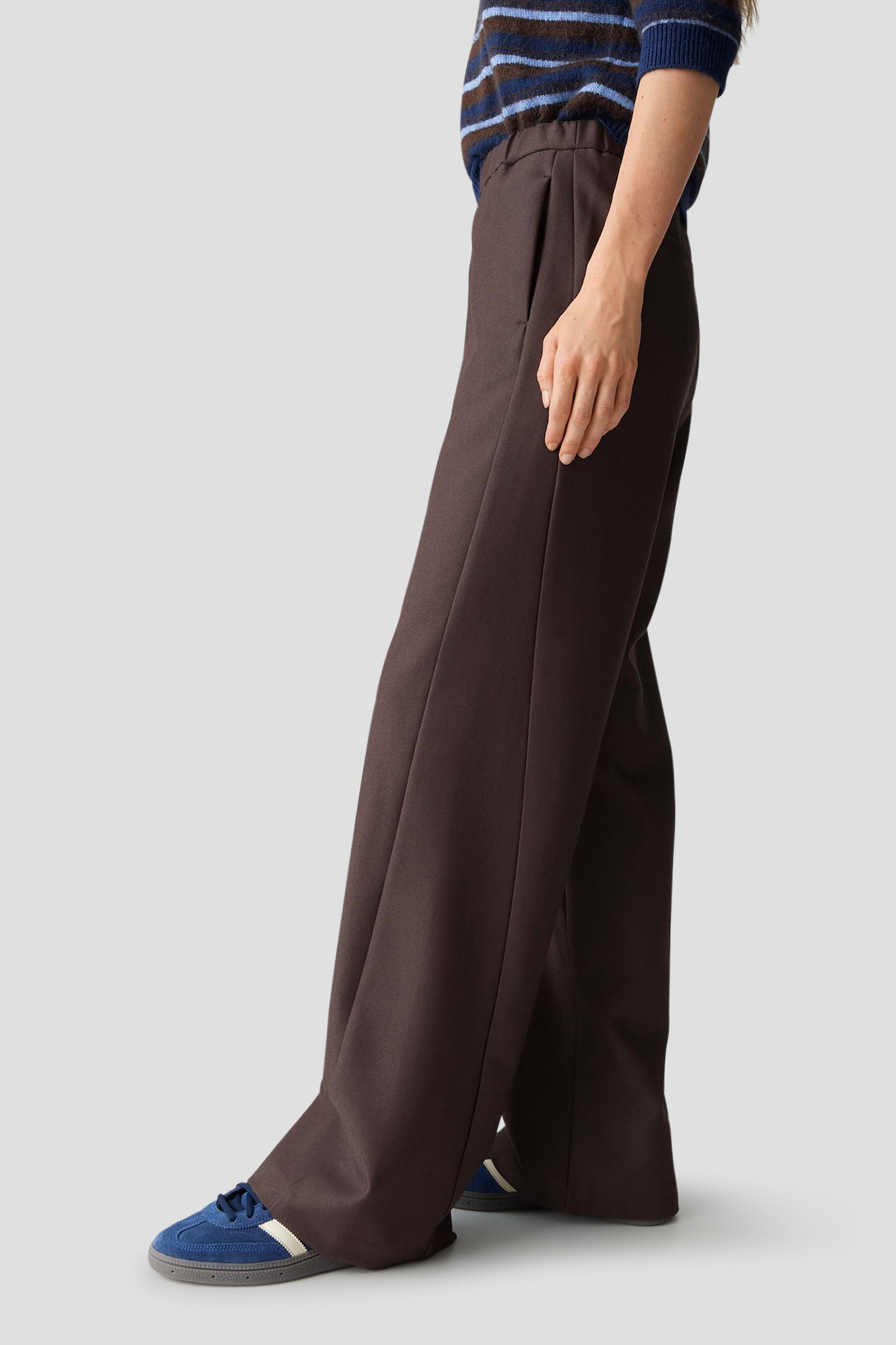 Detail van Wijde bruine broek door Opus voor Dames