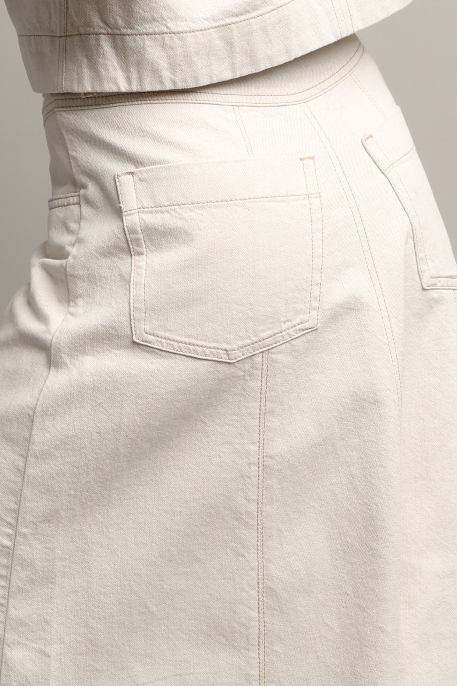 Detail van Wijde ecru jeansrok  door Liberty Island Denim voor Dames