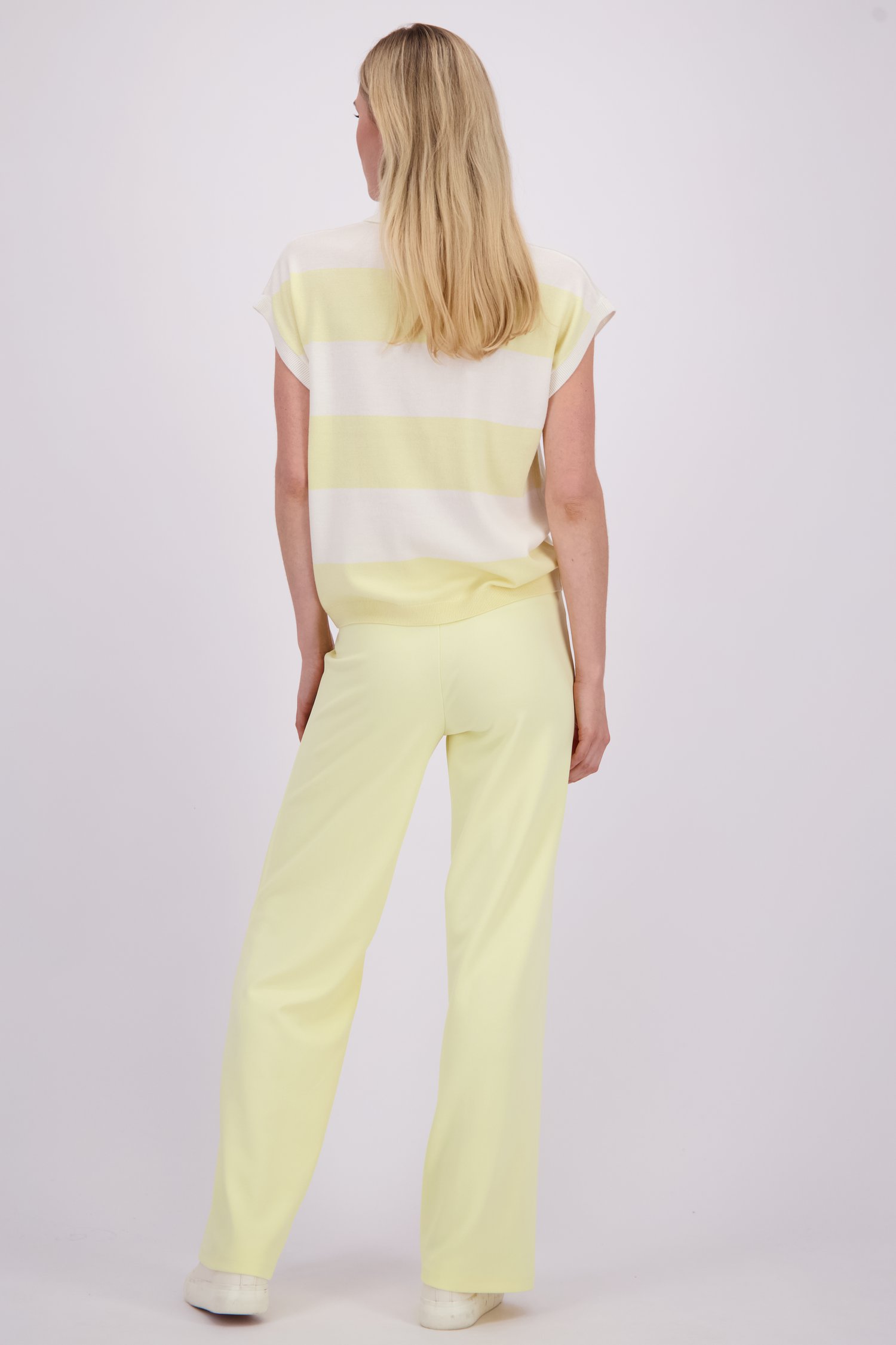 Detail van Wijde gele broek met elastische taille door Liberty Island voor Dames